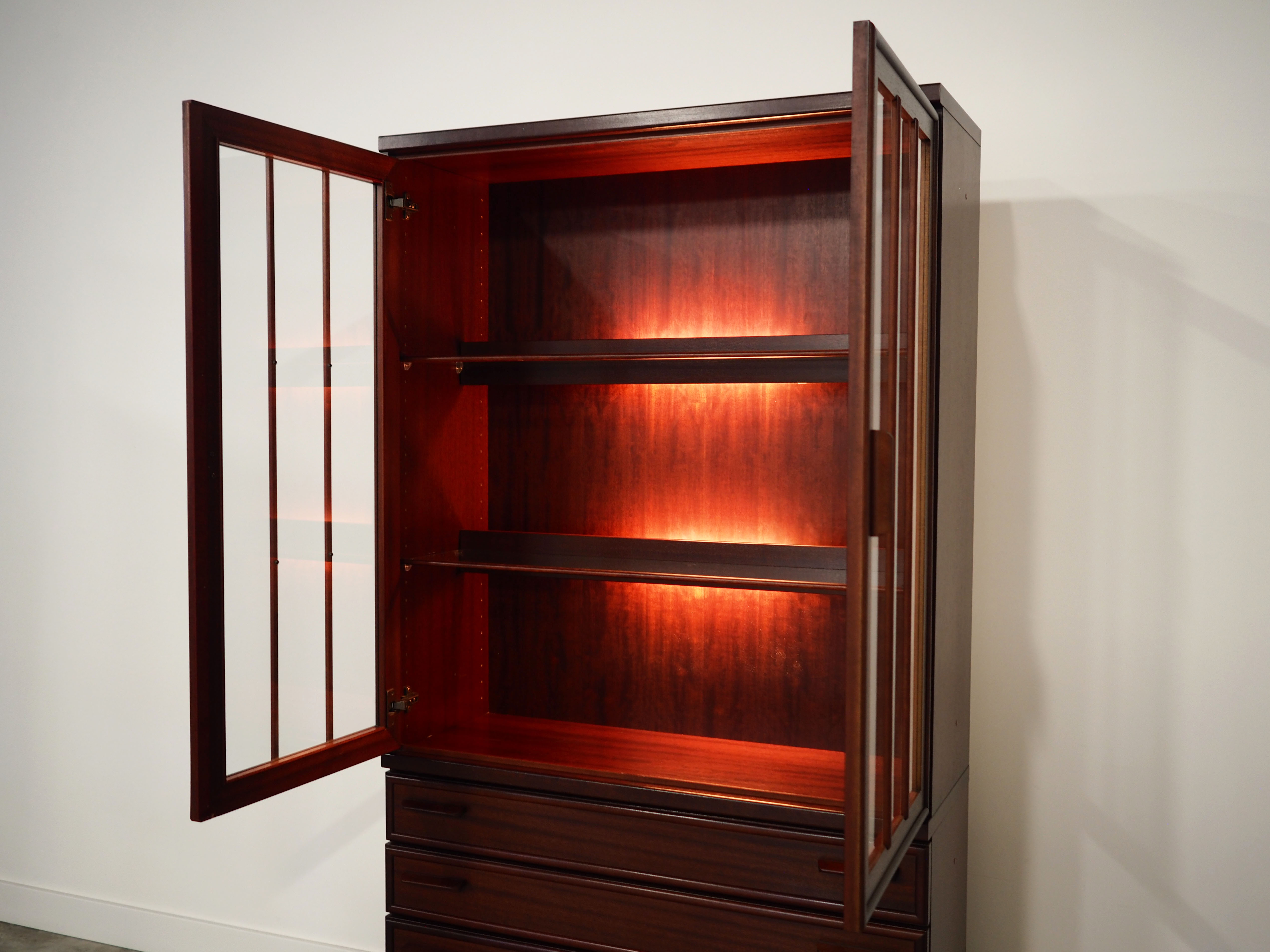 Mahogany showcase 1970 Jahre