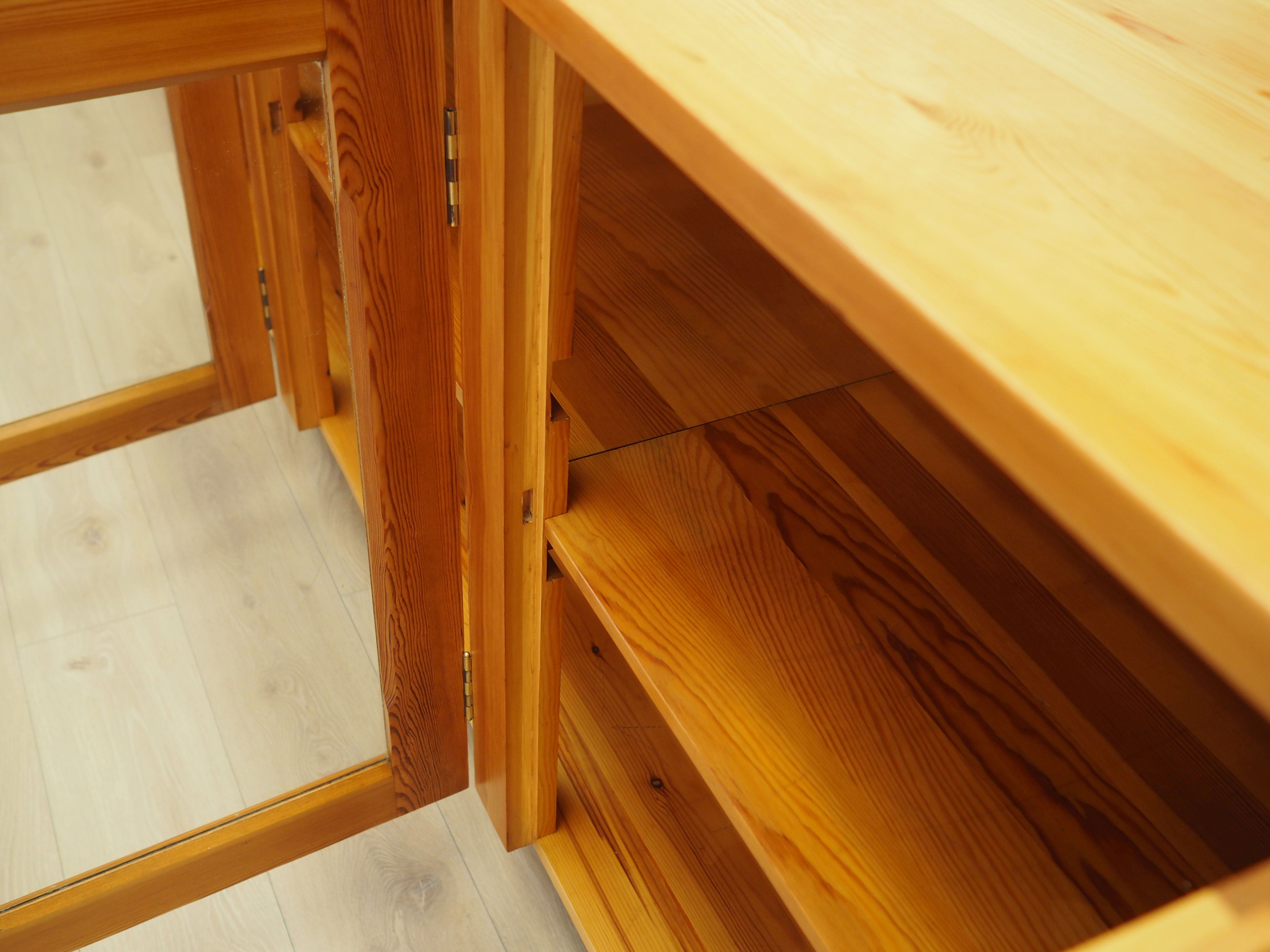 Display cabinet Pine wood 1980s