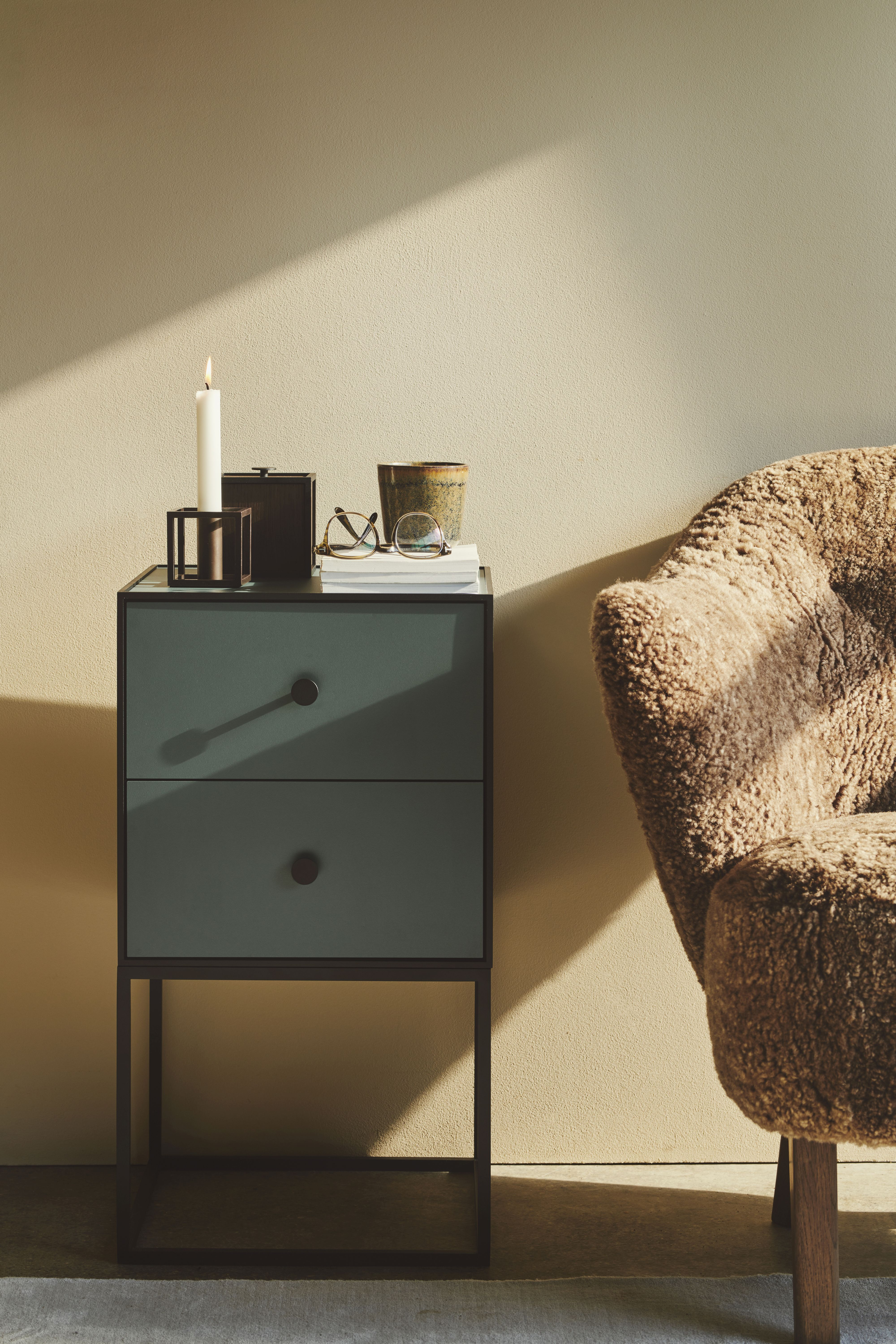 Frame 35 Beistelltisch 2 Schubladen Blau