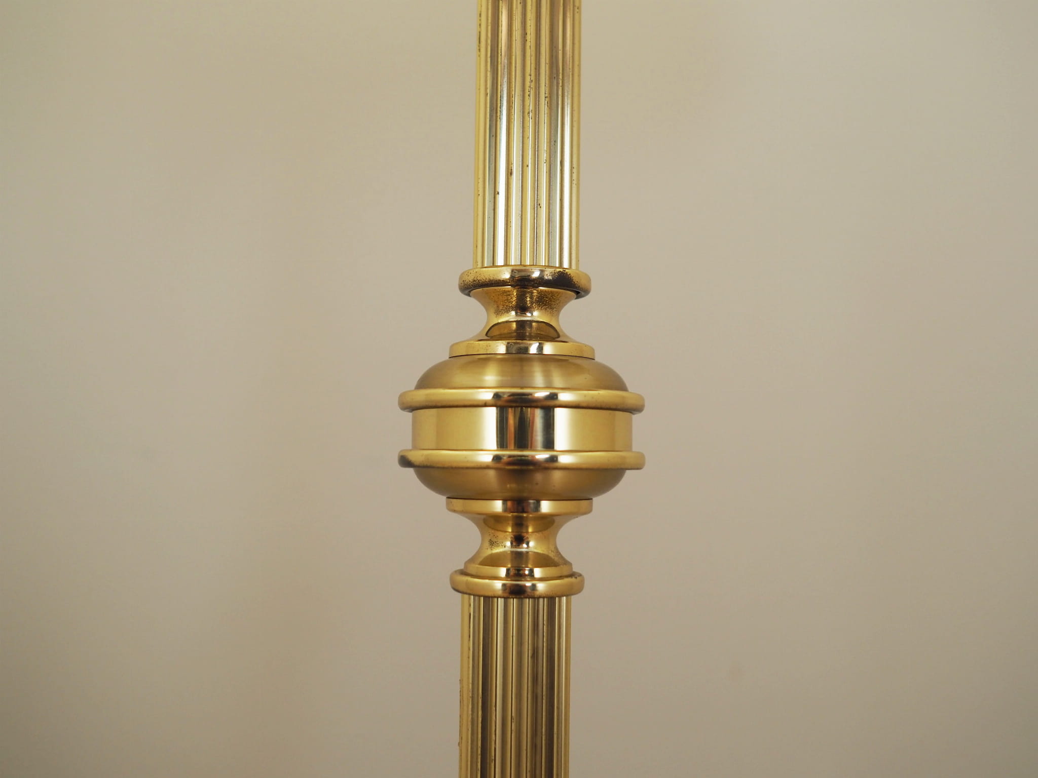 Vintage Stehlampe Metall Textil Gold 1970er Jahre 