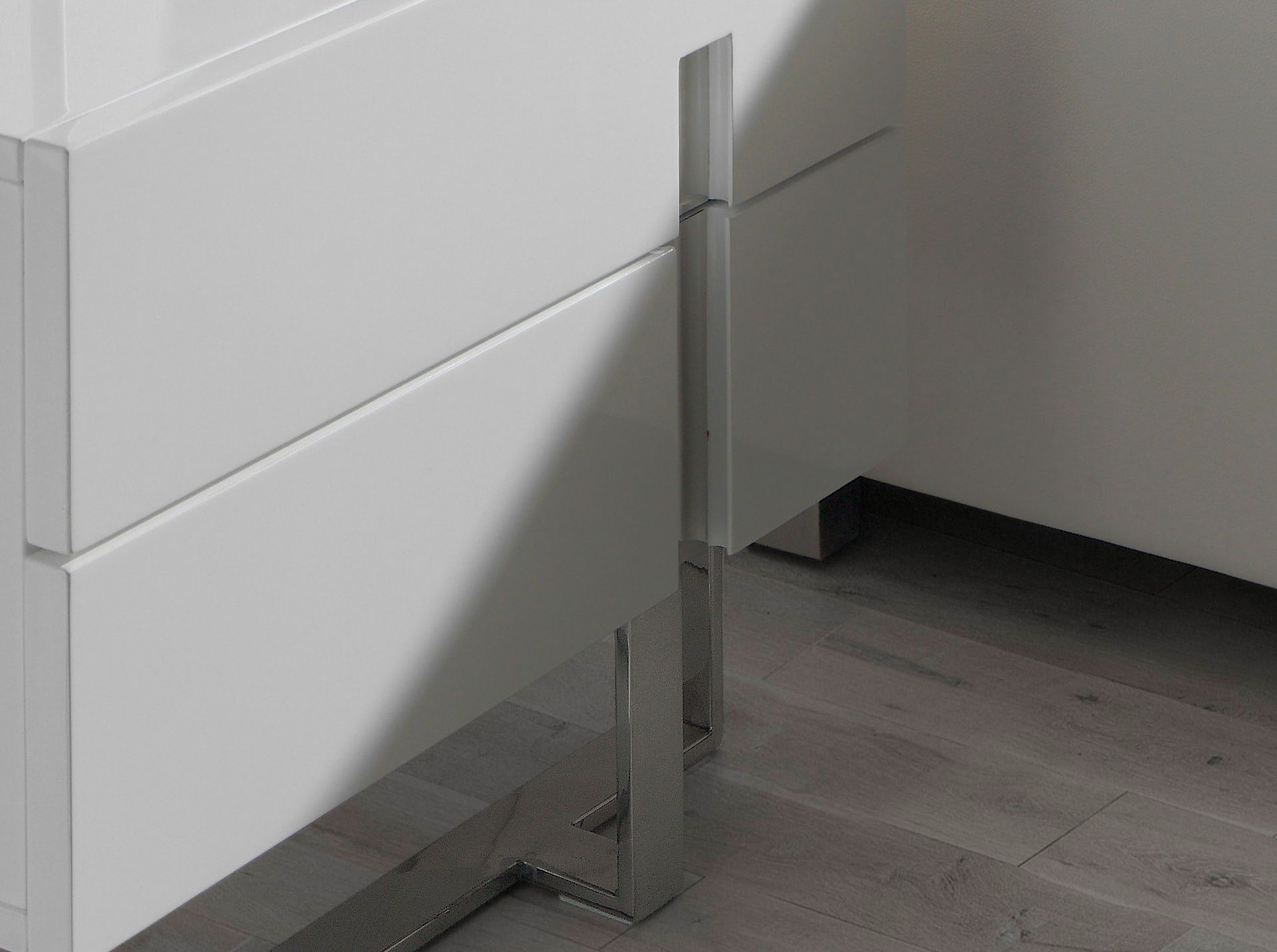 Nightstand
Chrome-plated steel
White