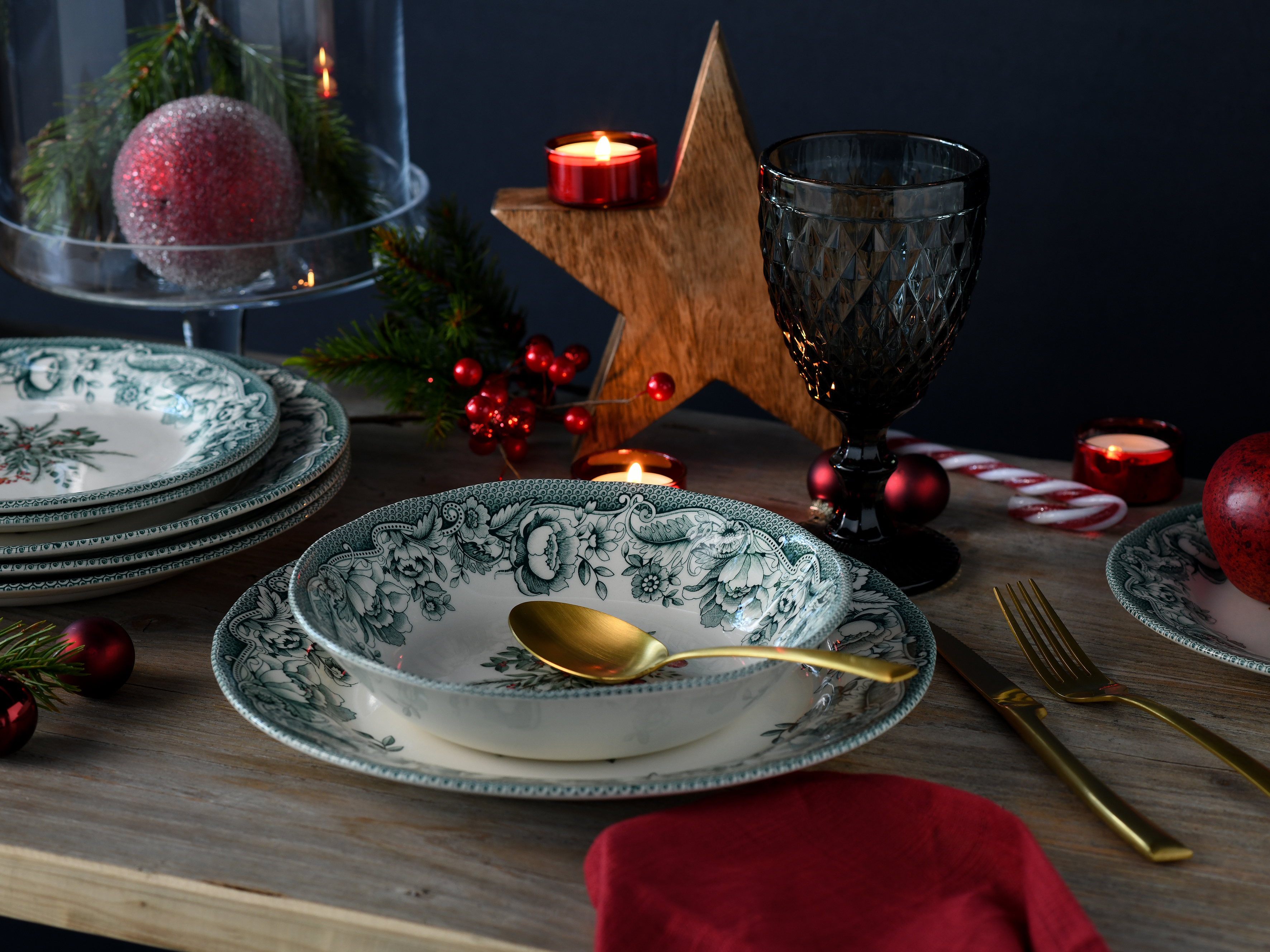 12x Weihnachten Tellerset Keramik Grün