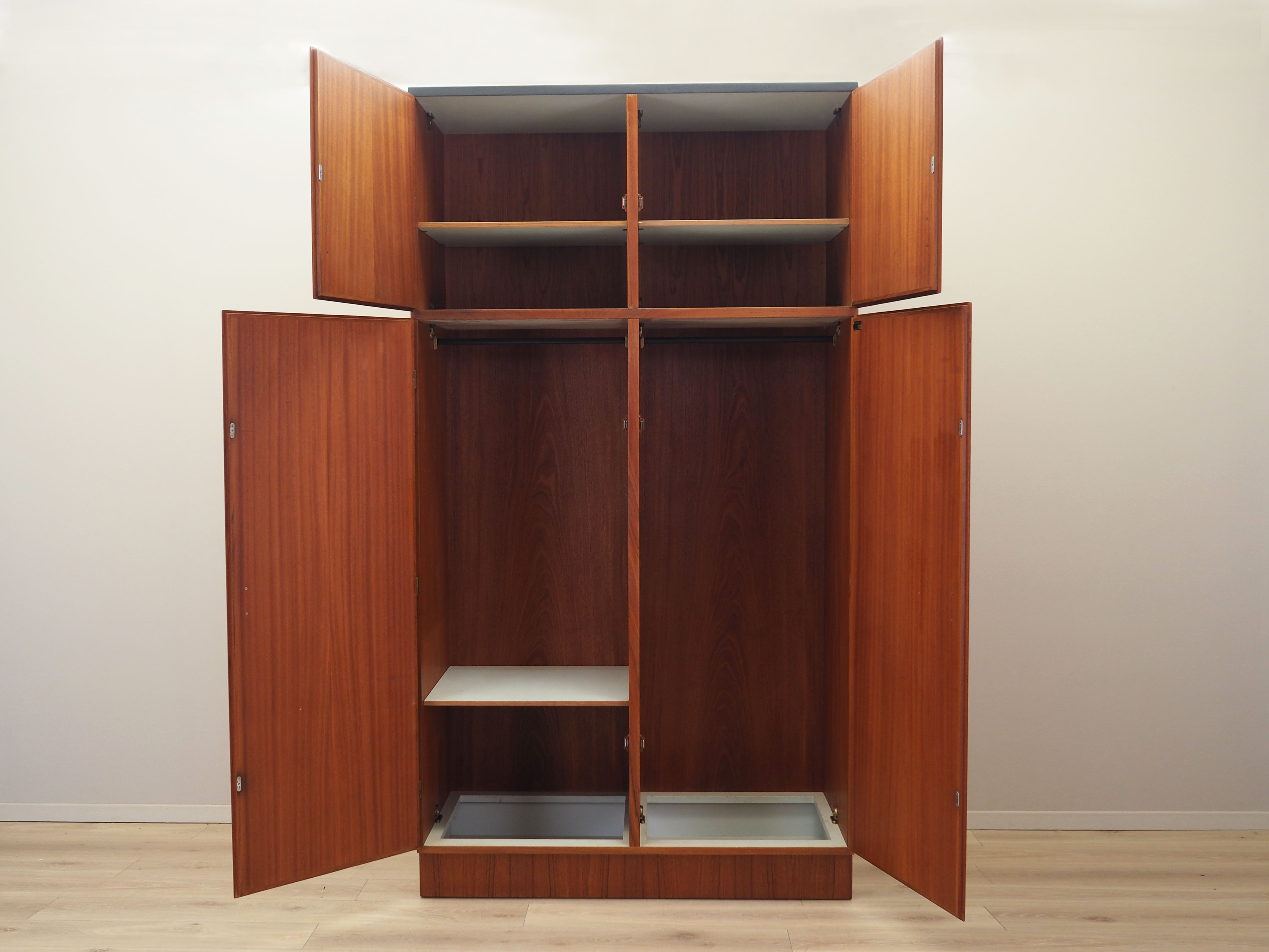 Kleiderschrank Teakholz 1970er Jahre