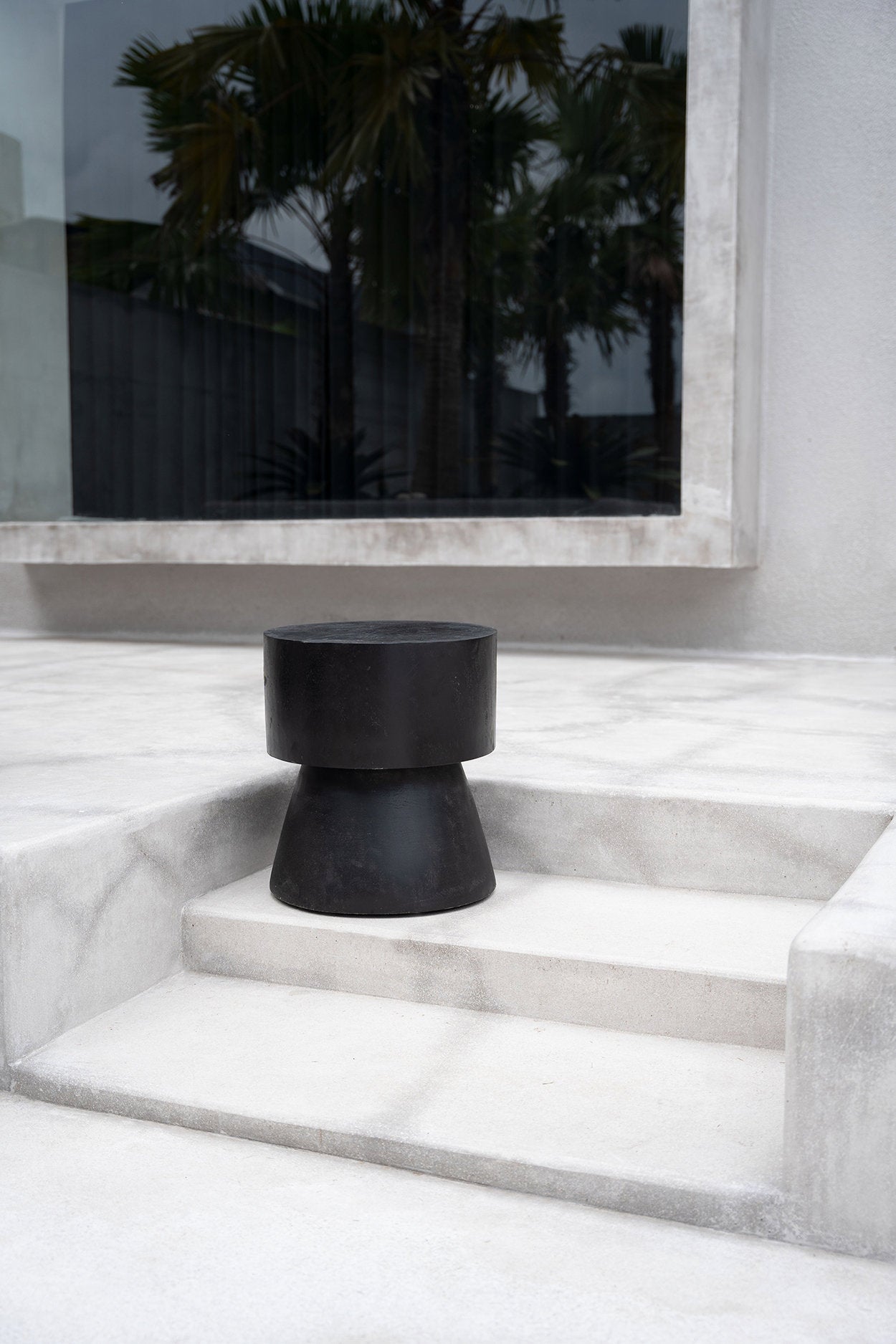 The Warmi Stool Black ø40cm