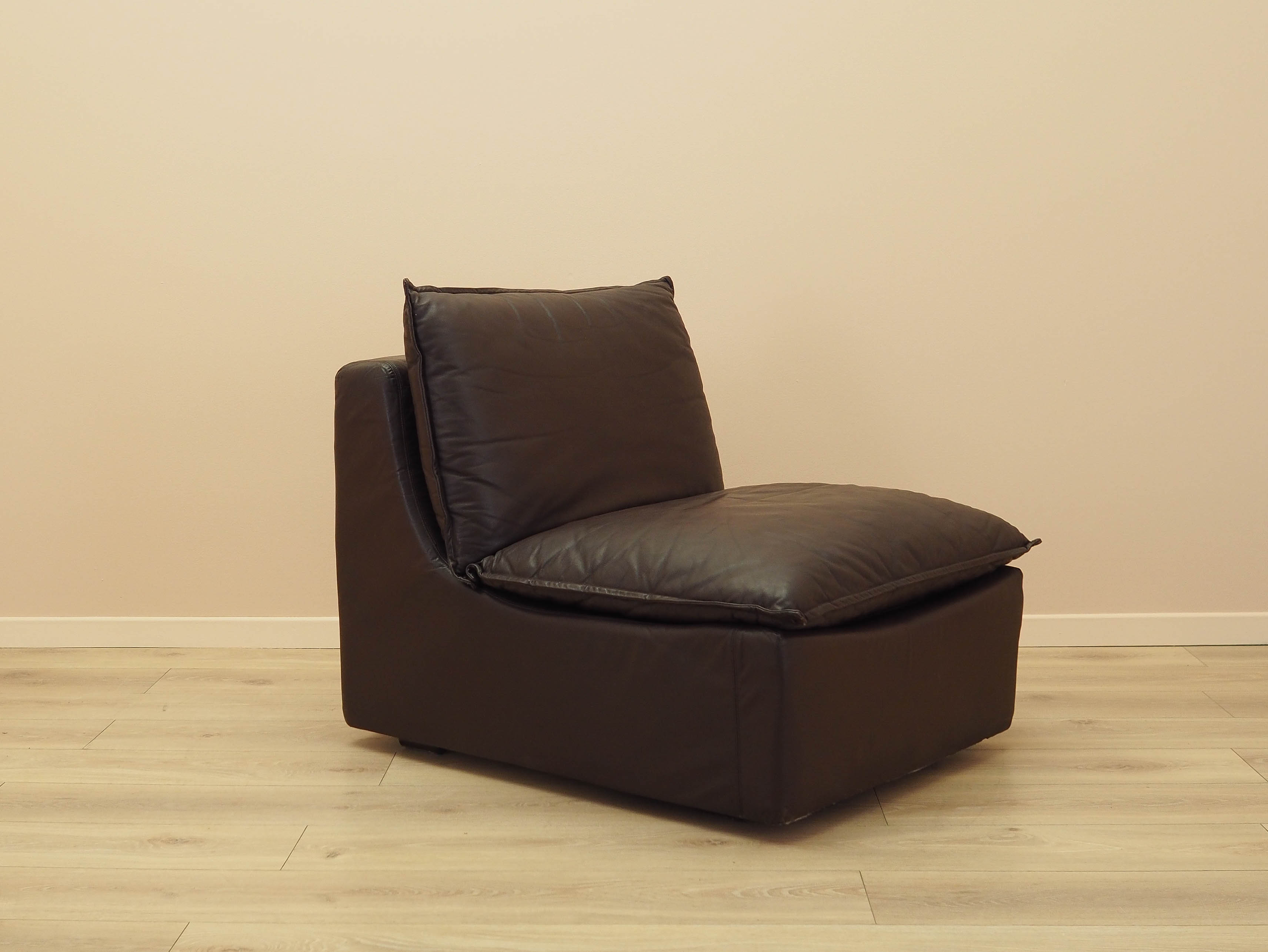 Leather armchair Brown