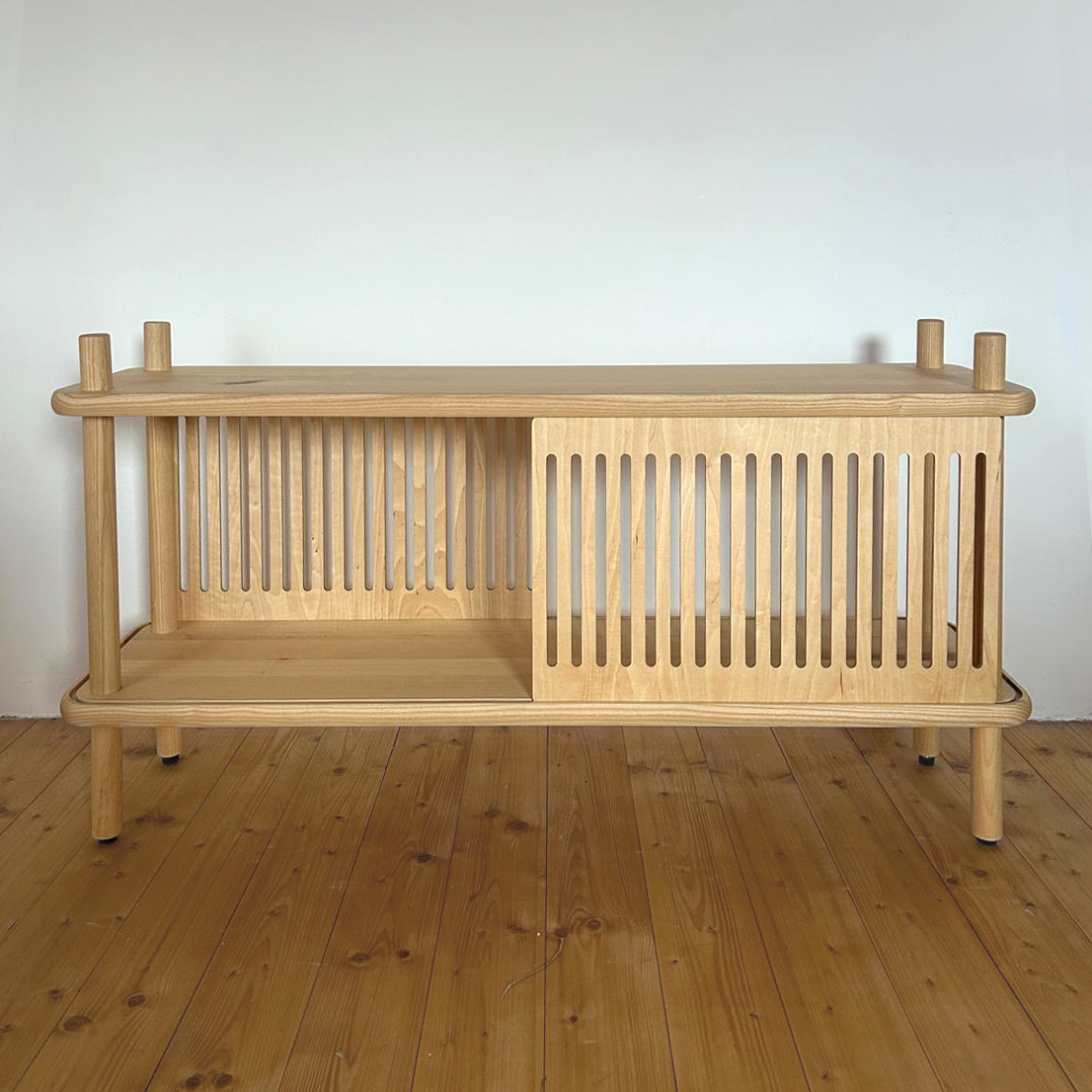 Blendend 1 Regal Eschenholz Braun