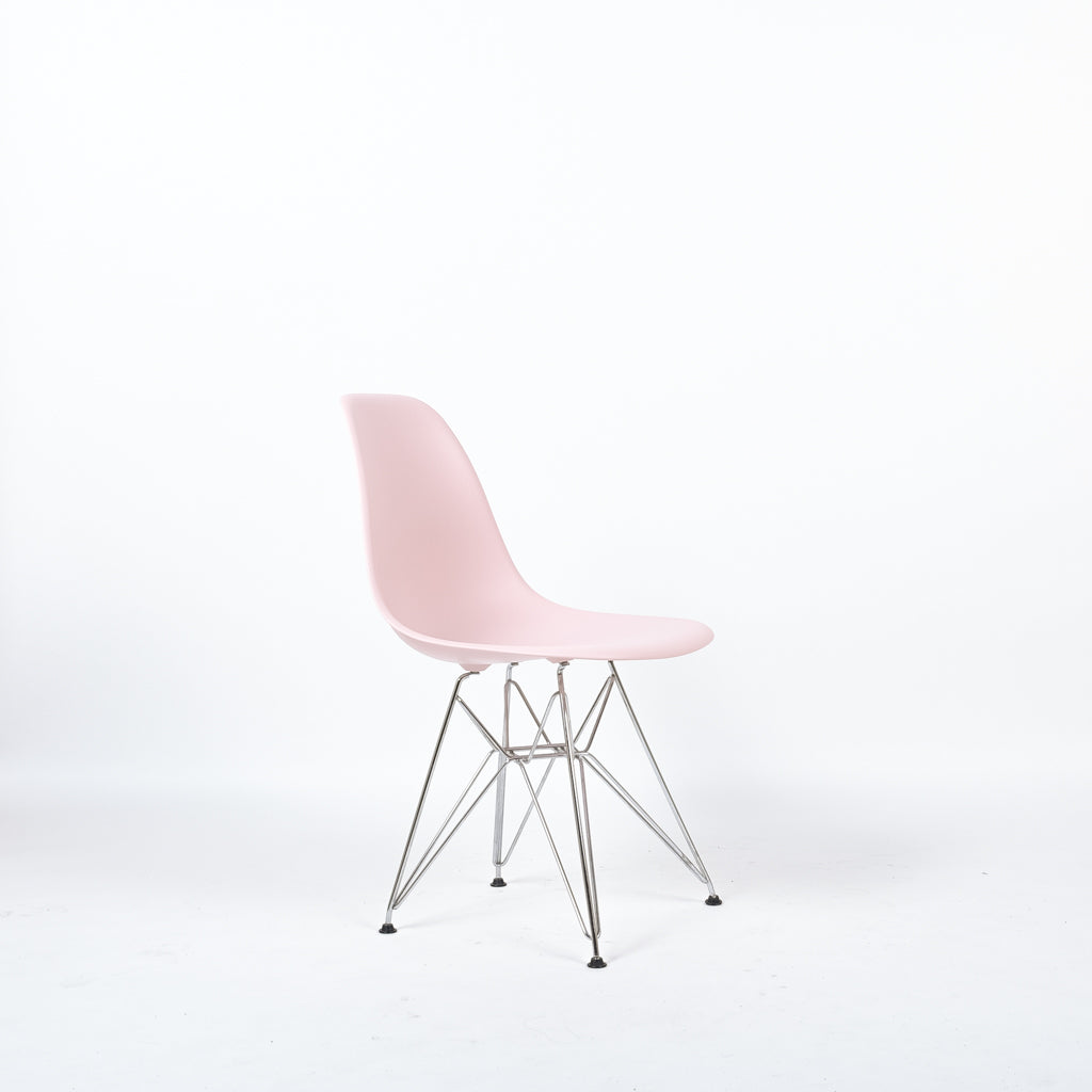 DSR Eames Plastic Side Chair Zartrose