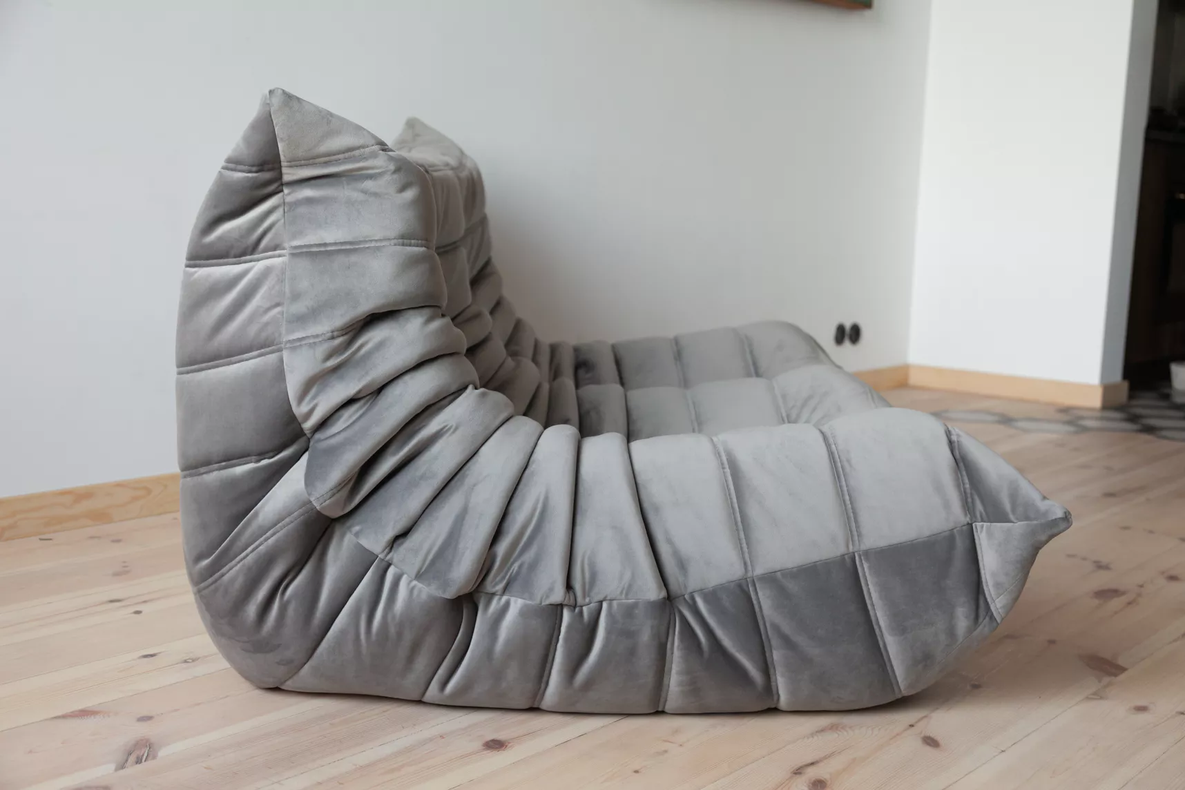 Togo Sofa 2-Sitzer Samt Silbergrau