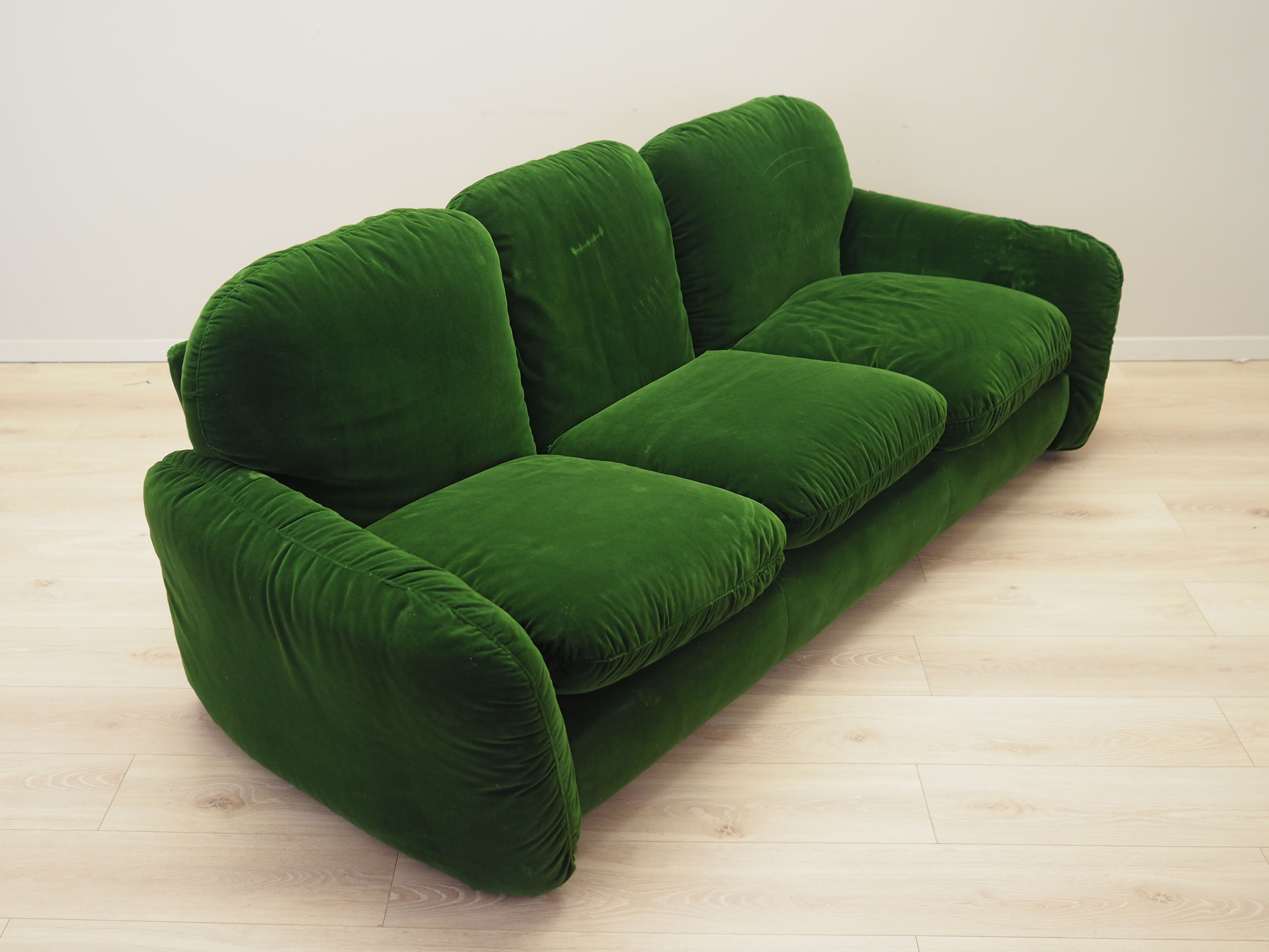 3-Sitzer Sofa Velours Grün 1970er Jahre
