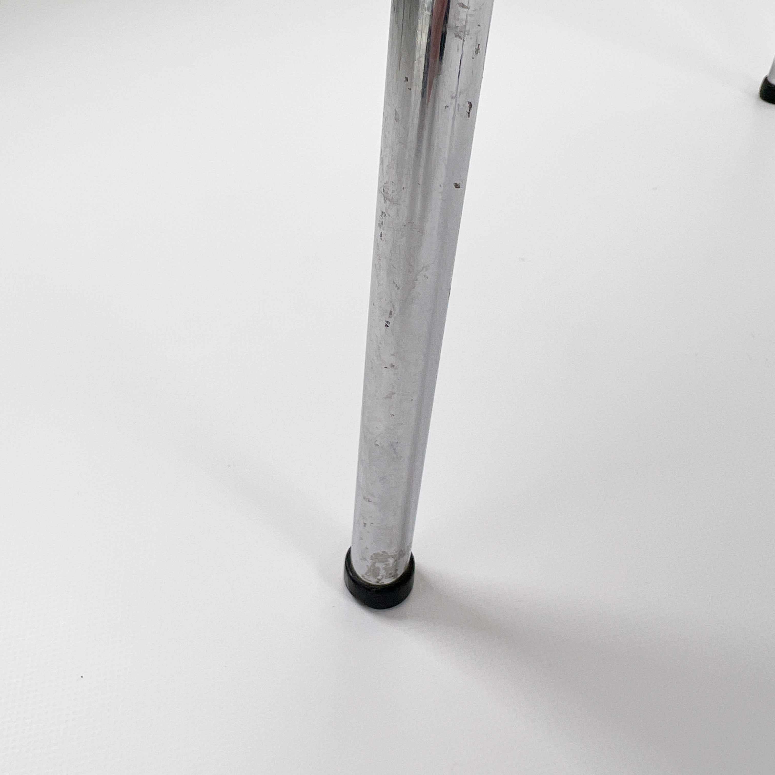 SE68 Stuhl Holz Chrom Schwarz