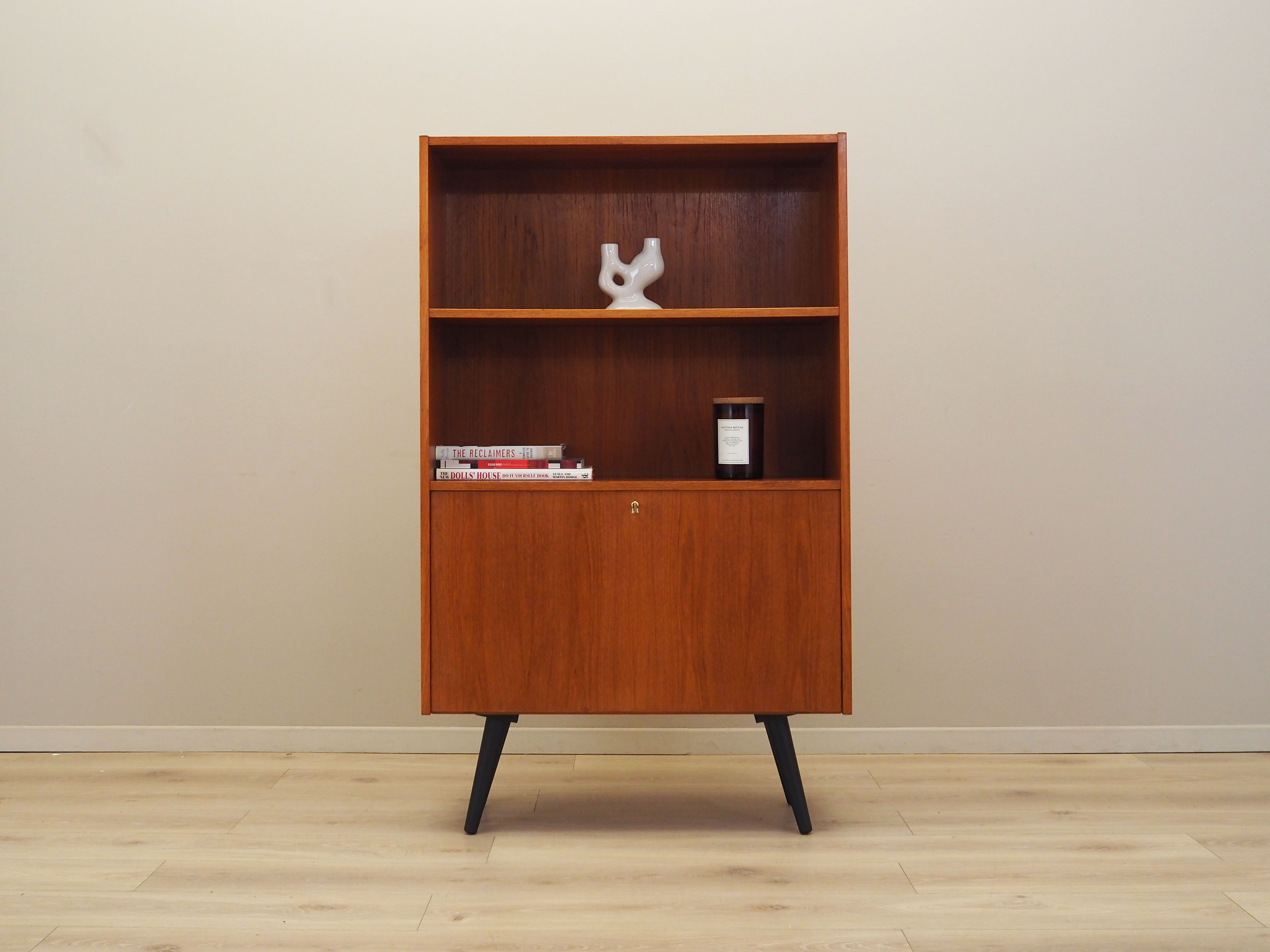 Regal Teakholz 1970er Jahre