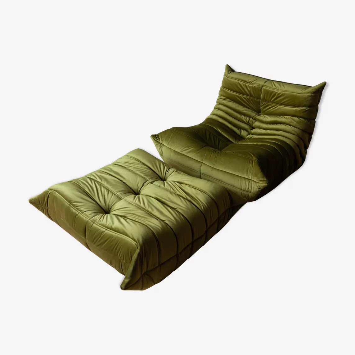 Set poltrona e pouf Togo velluto verde oliva