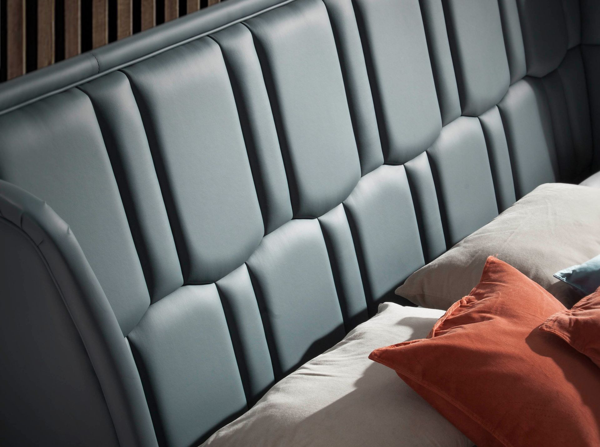 7067 Doppelbett Leder Grau