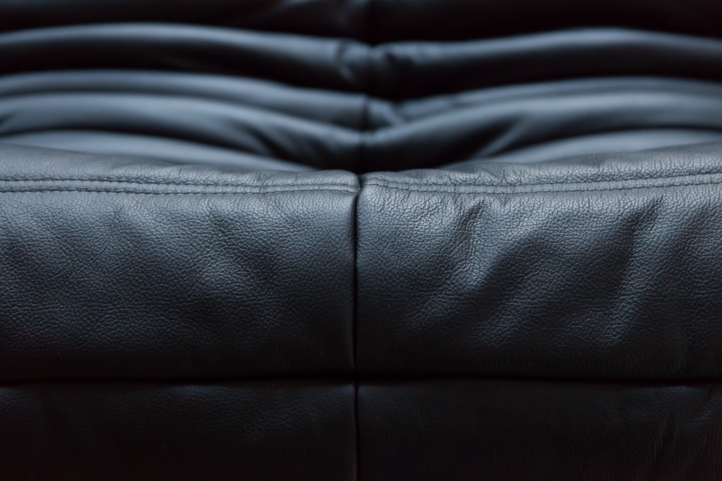 Togo Sofa 2-seater Madras leather Black
