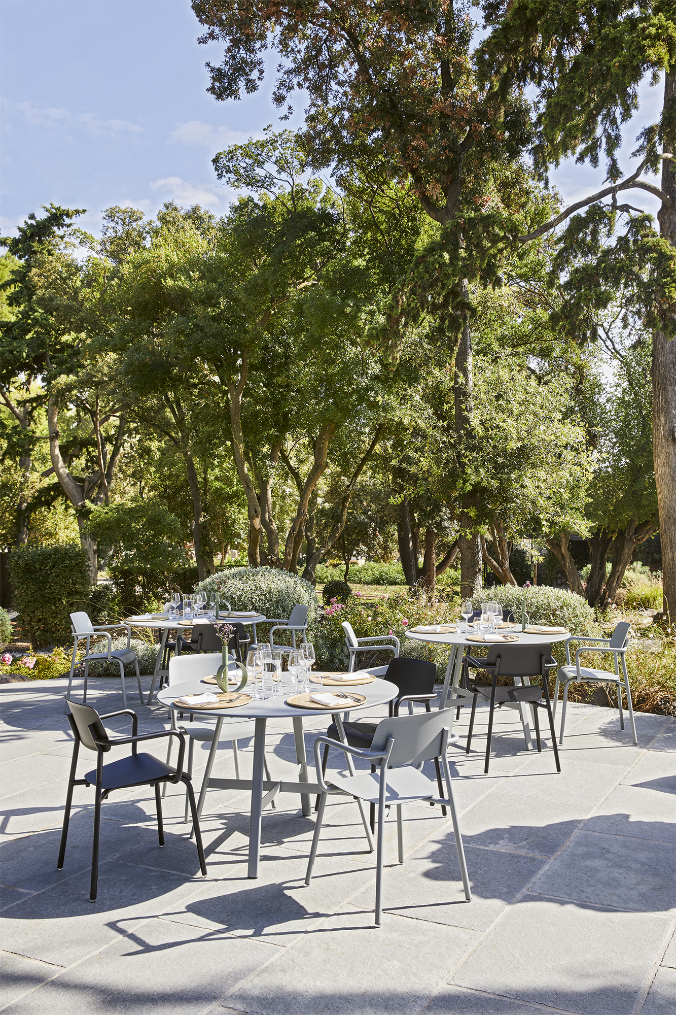 Studie Armlehnstuhl Aluminum Grau