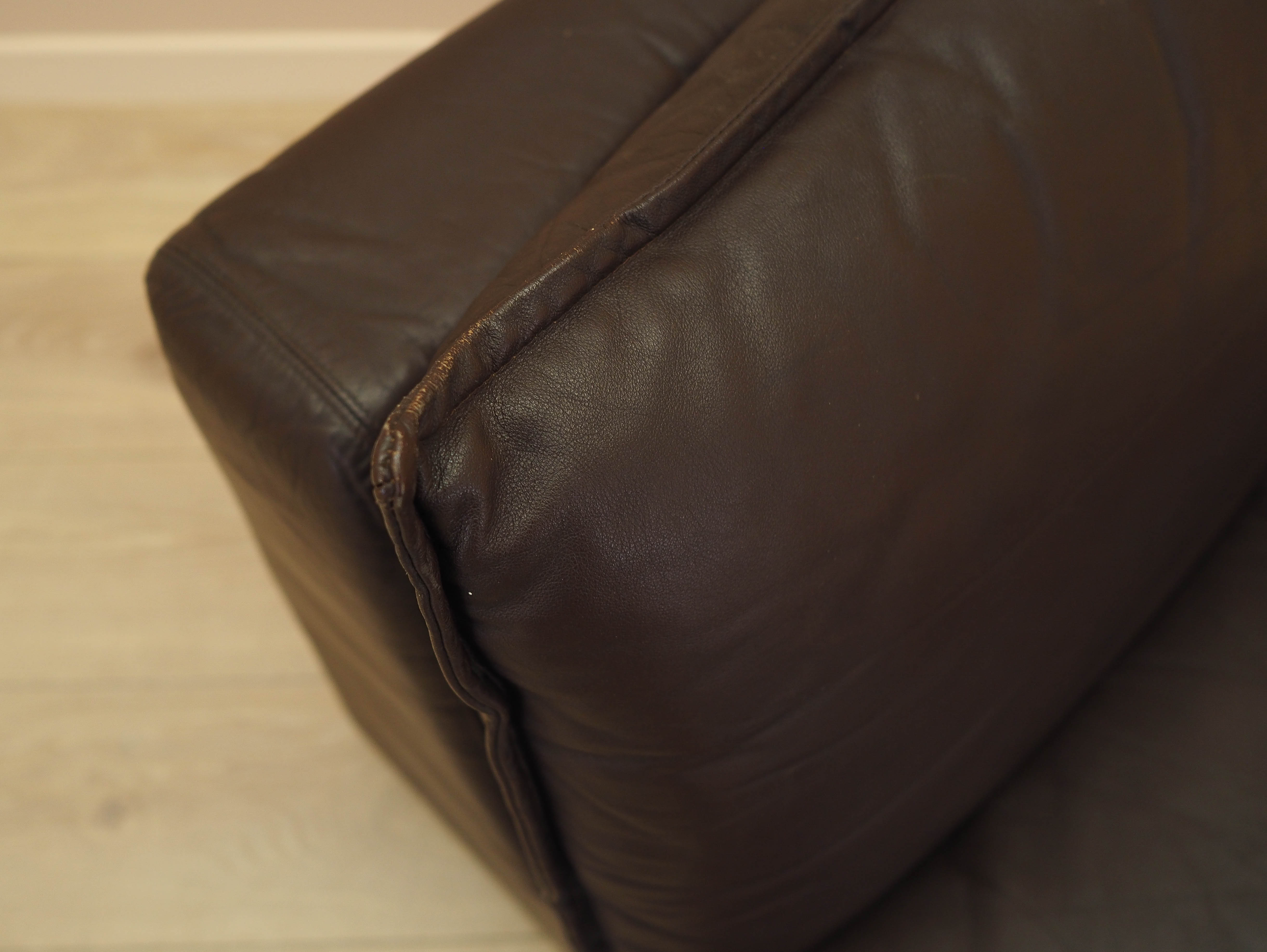 Leather armchair Brown