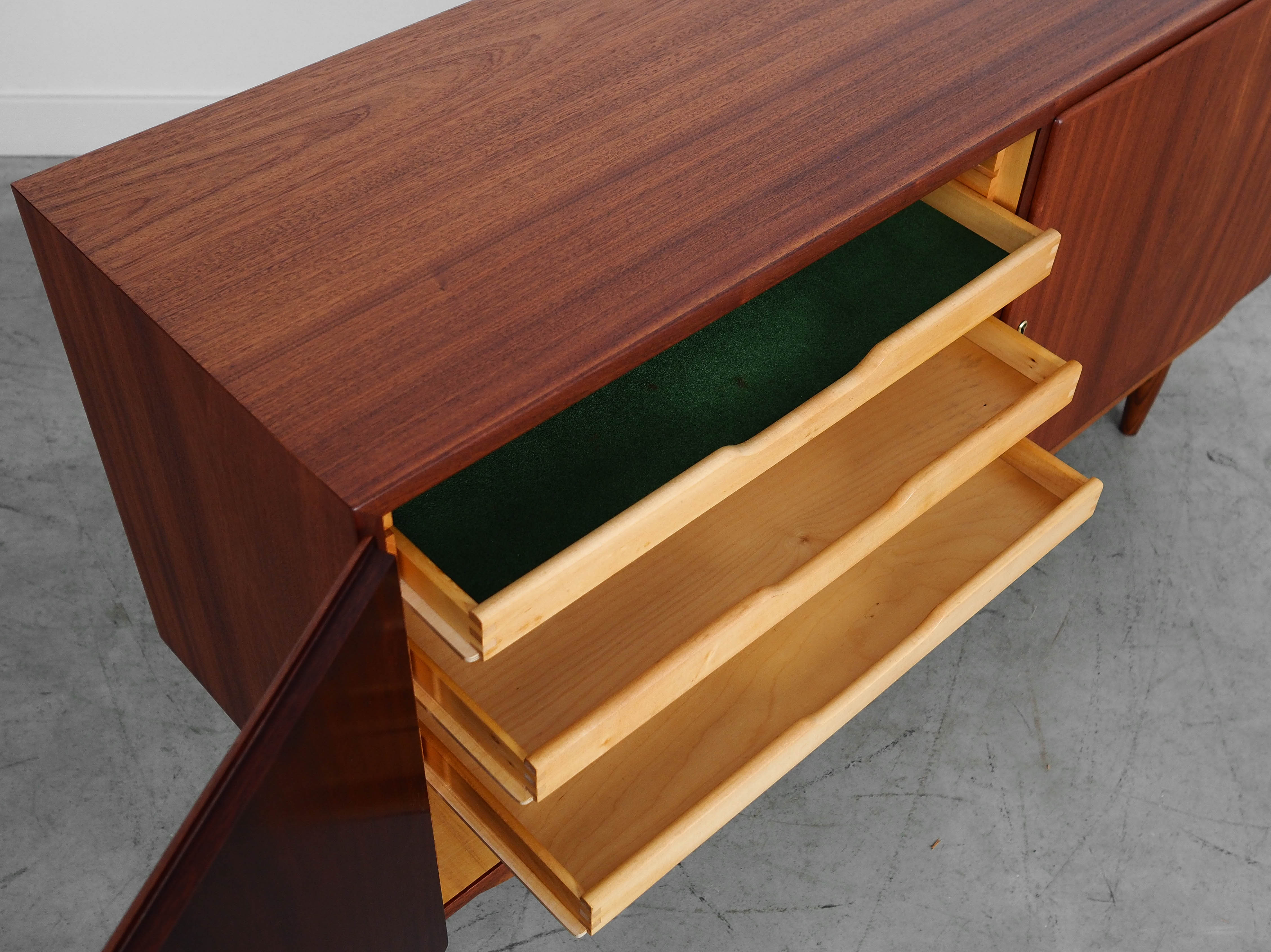 Mahagoni-Schrank Braun 1970er Jahre