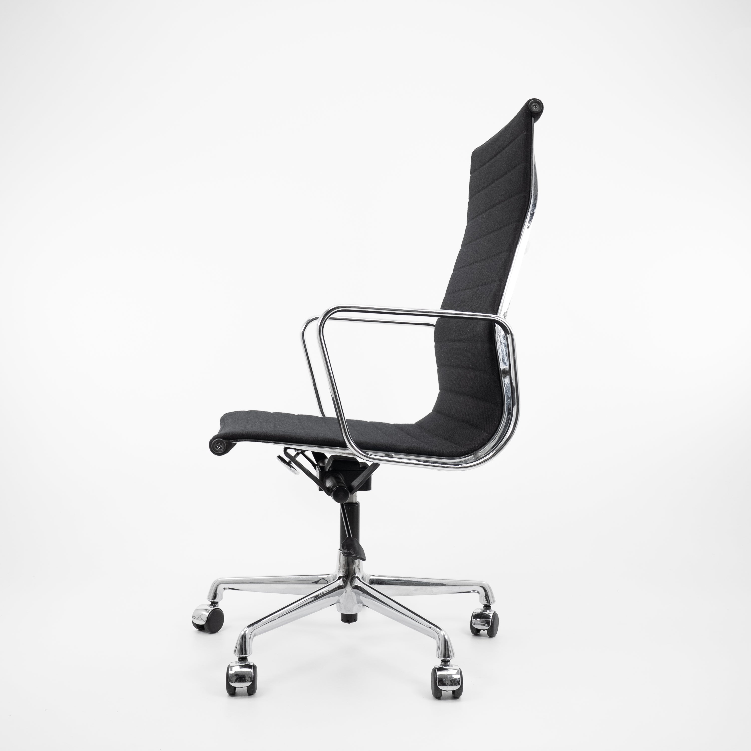 EA119 Bürostuhl Schwarz von Vitra