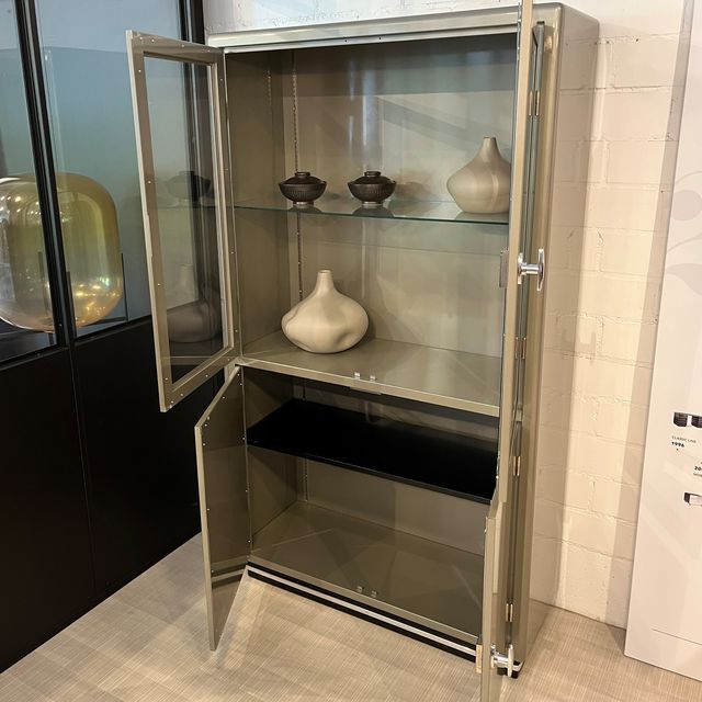Classic Line Vitrinenschrank SB 424-4 Stahl Perlbeige