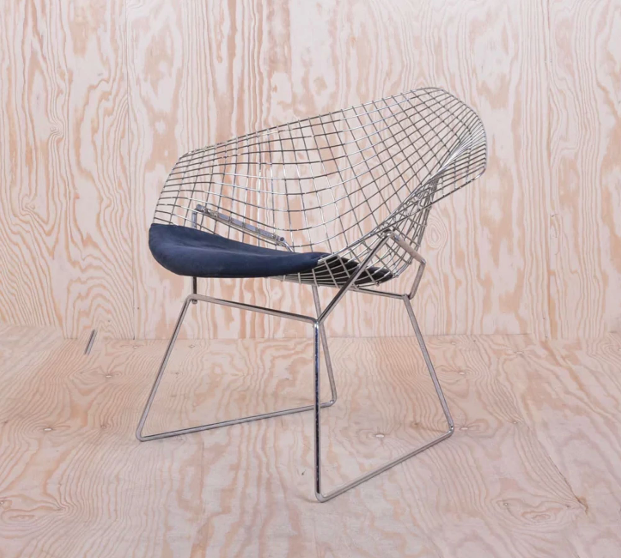 Bertoia Diamond Chair Silber mit Sitzkissen 