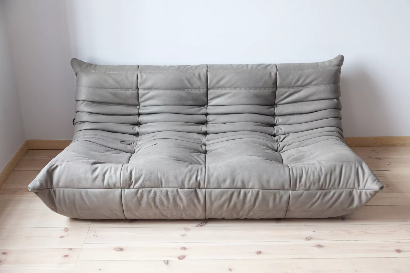 Togo Sofa 3-Sitzer Madras-Leder Aschgrau