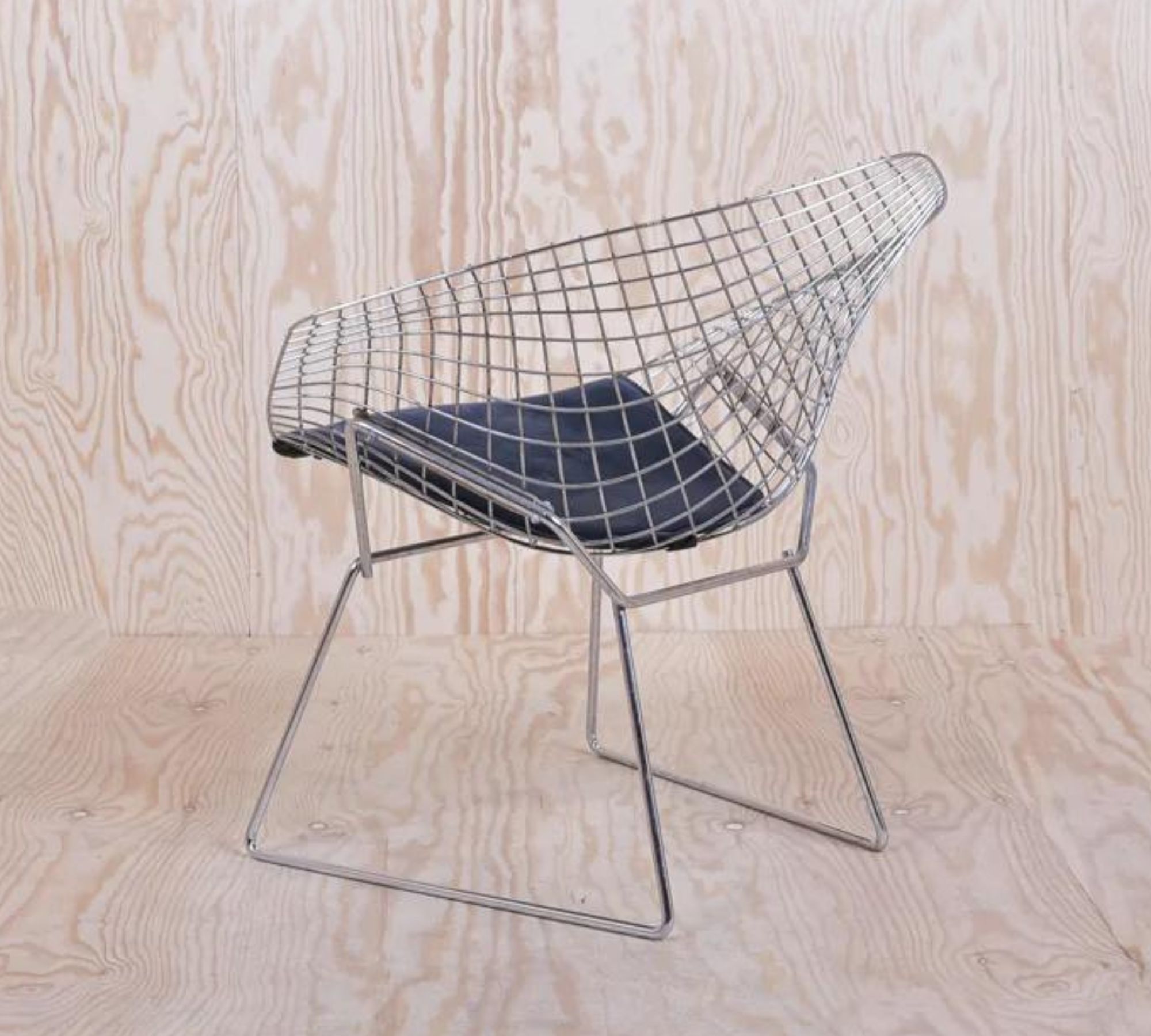 Bertoia Diamond Chair Silber mit Sitzkissen 