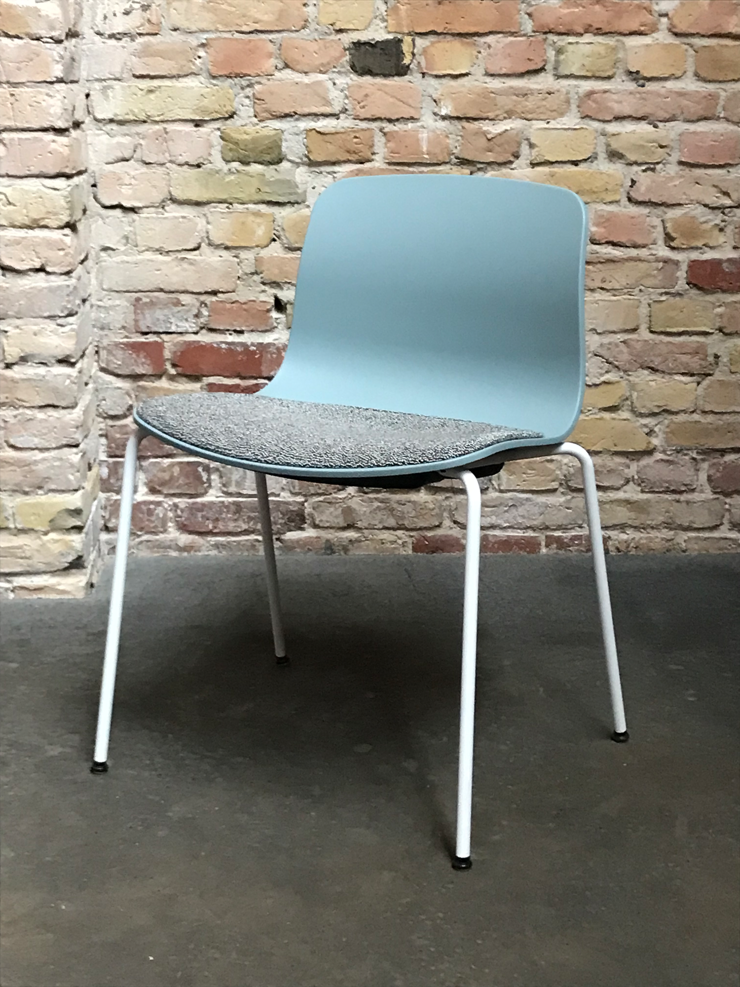 Stuhl About A Chair AAC 16 Blau Grau