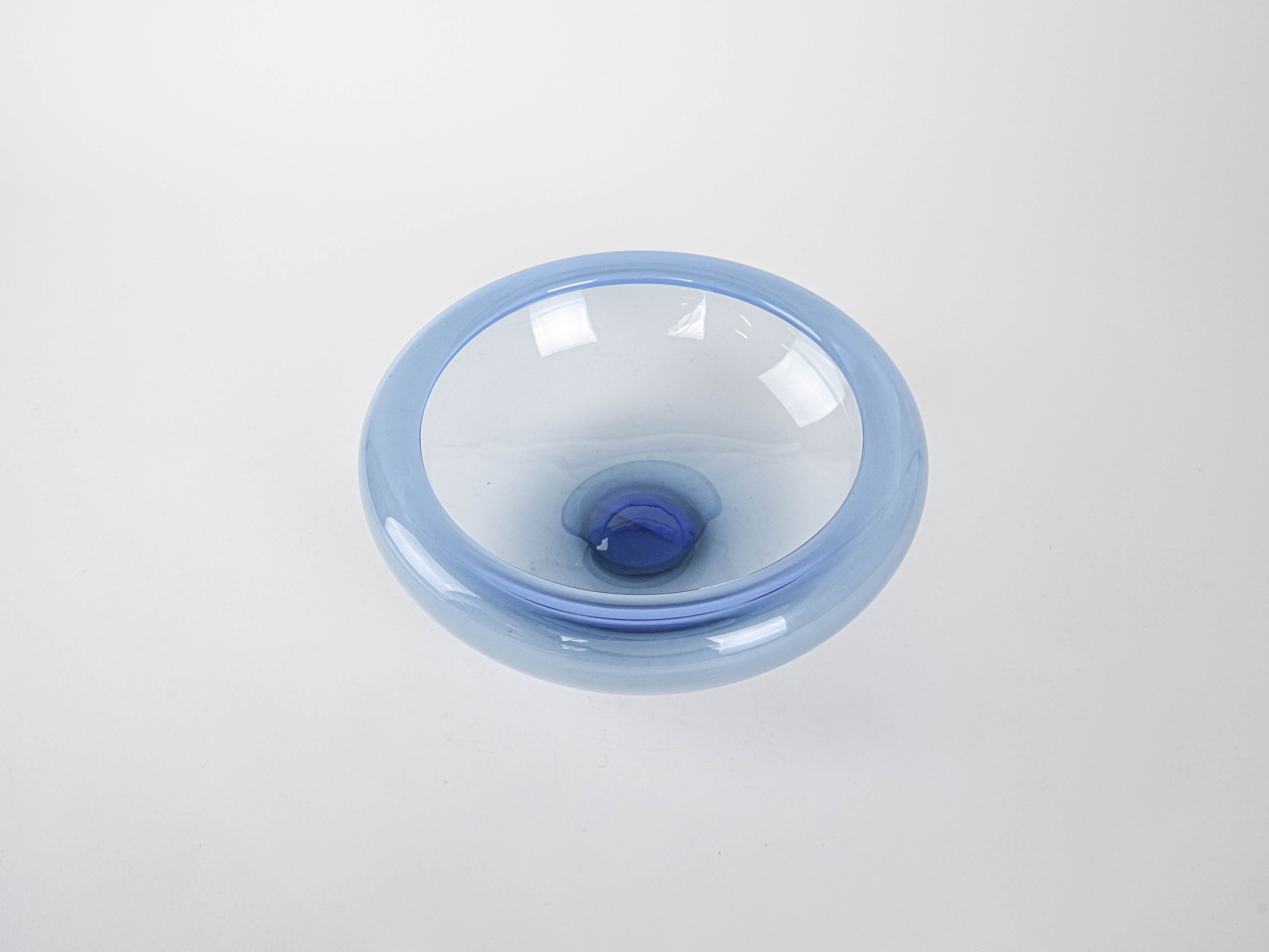 Ciotola in vetro blu anni '60