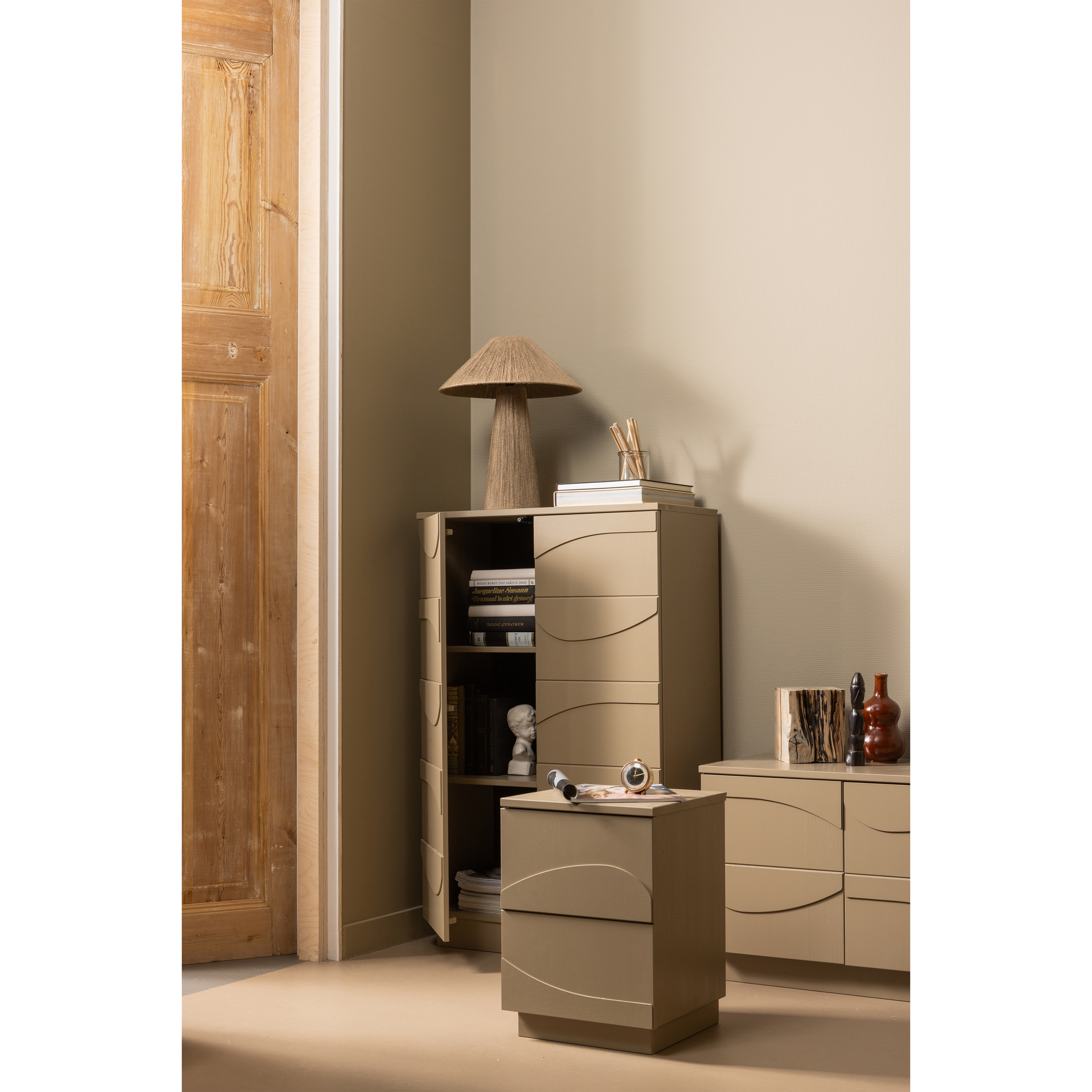 Massive Nachtkommode Tinbal Dunkelbeige