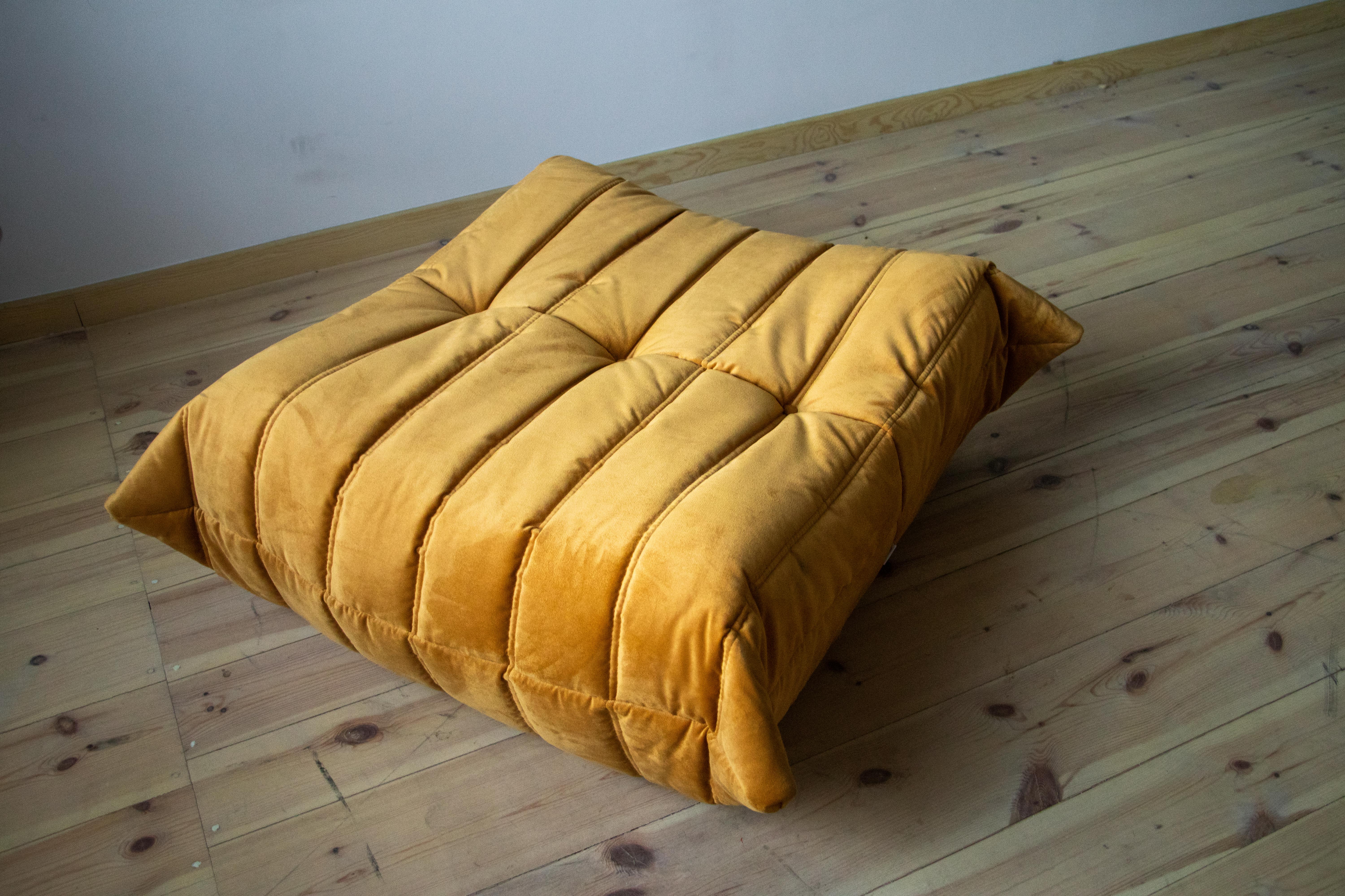 Togo Lounge Set 5 pezzi Velluto Giallo Oro