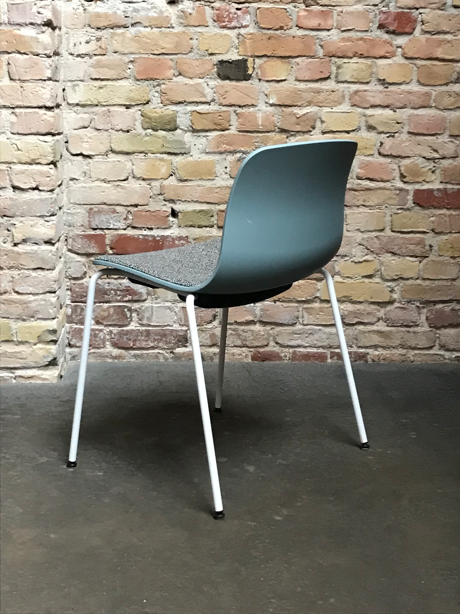 Stuhl About A Chair AAC 16 Blau Grau