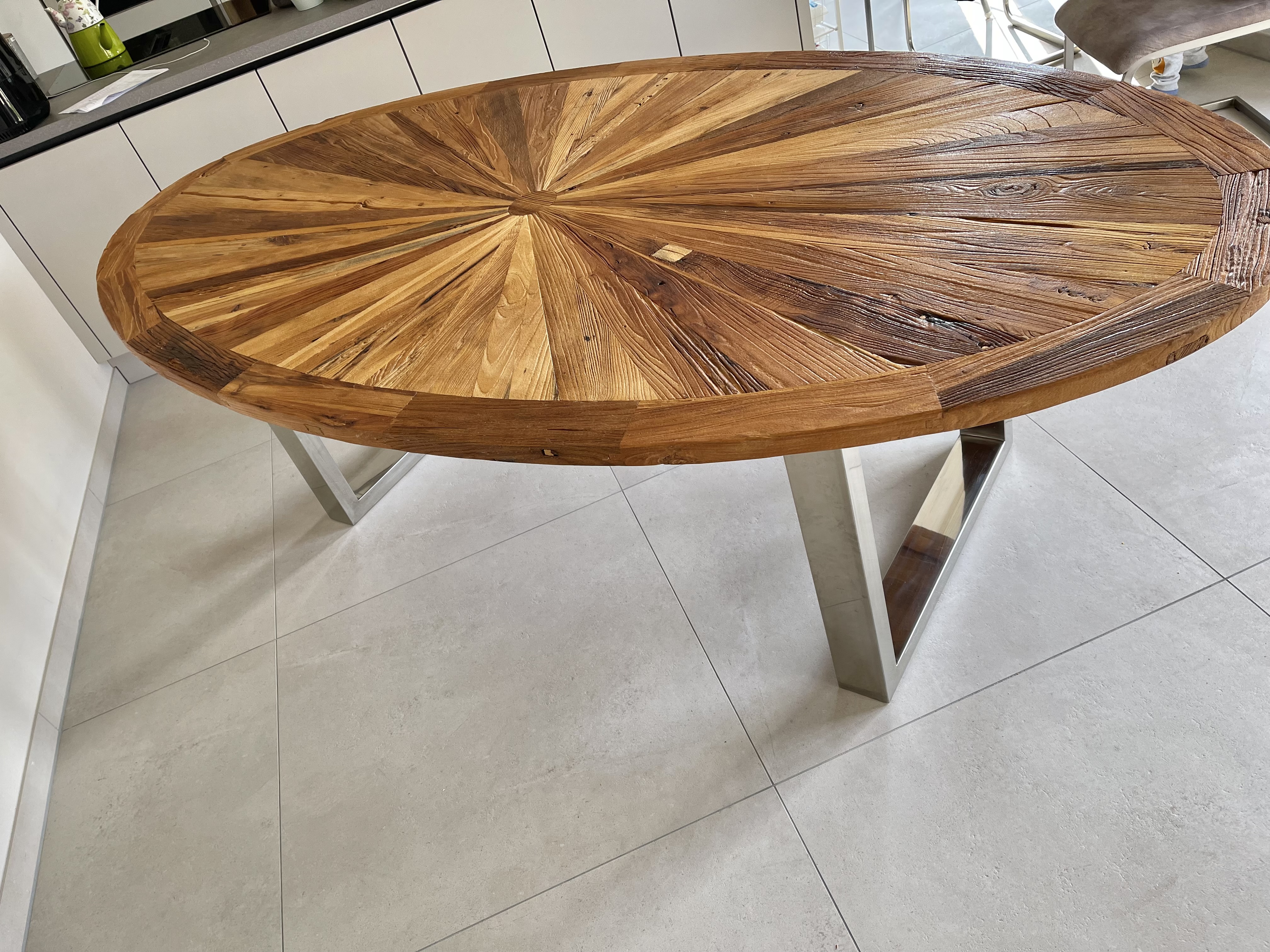 Oval dining table Elm wood Brown