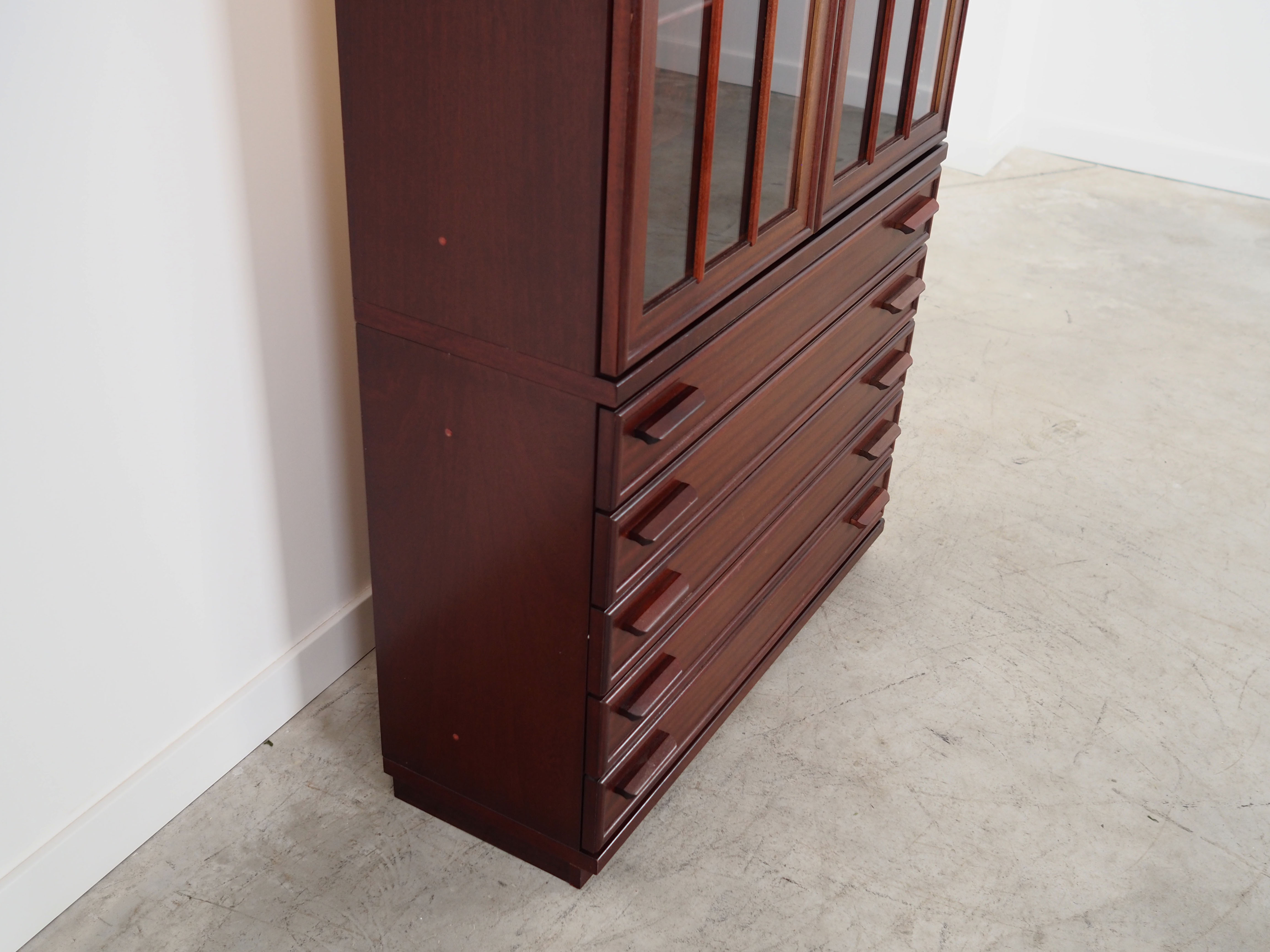 Mahogany showcase 1970 Jahre