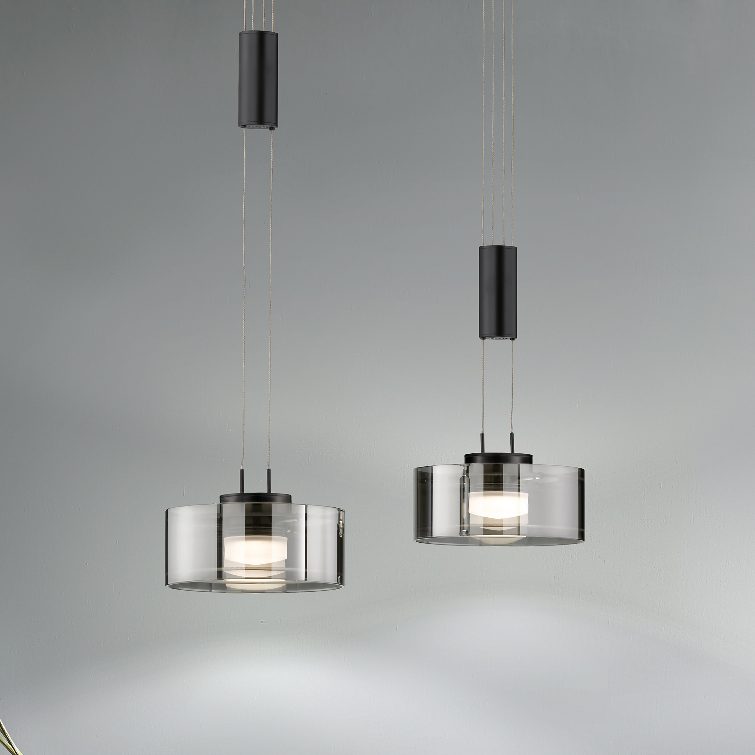 LED-Pendelleuchte Lavin Eisen Rauchglas Schwarz