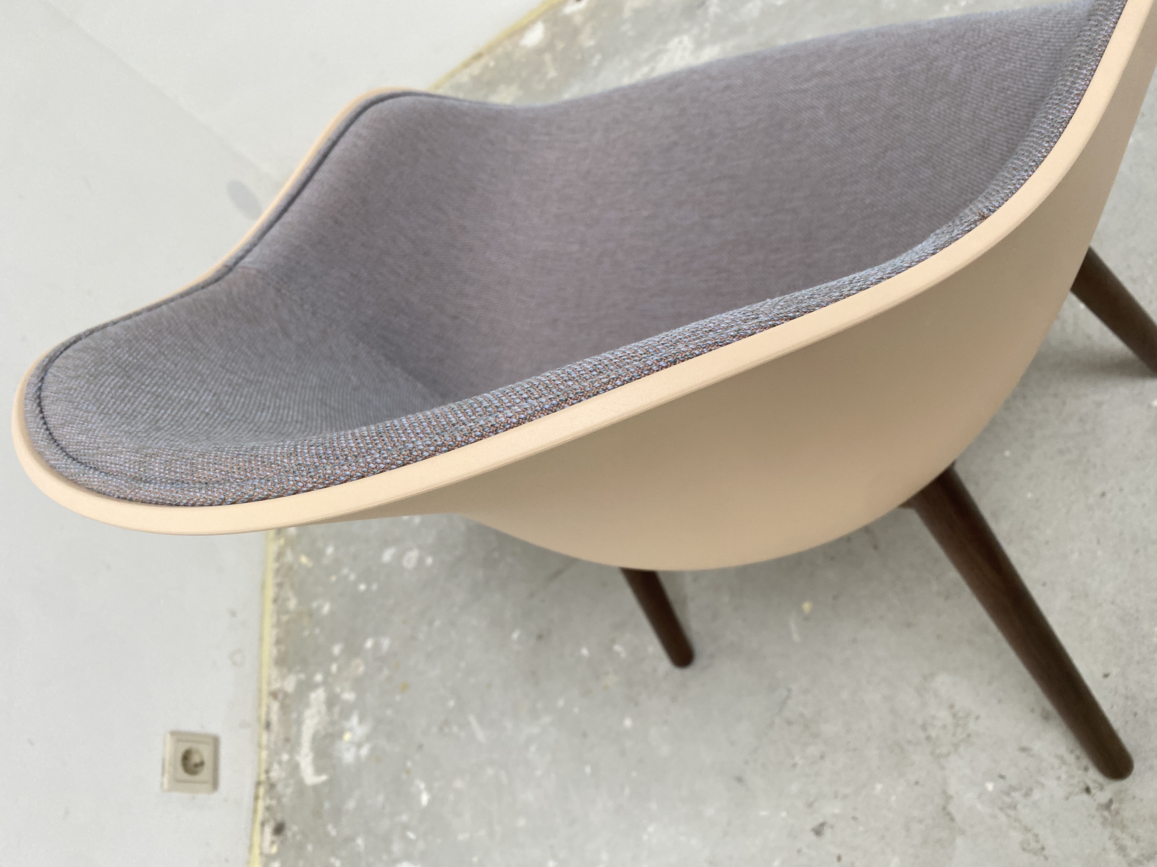 About A Chair AAC123 Stuhl Nussbaum