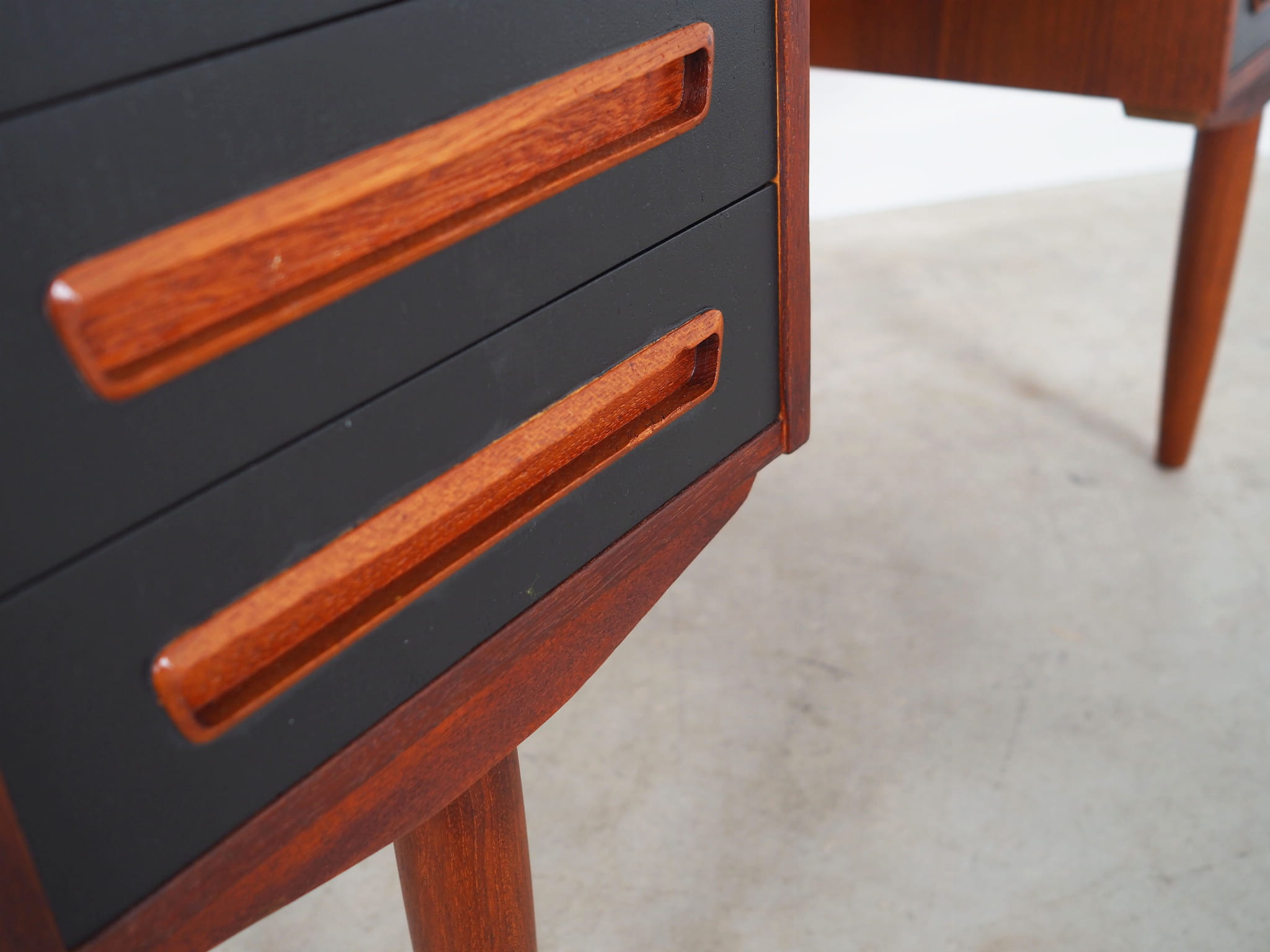 Vintage Schreibtisch Teakholz Braun 1970er Jahre