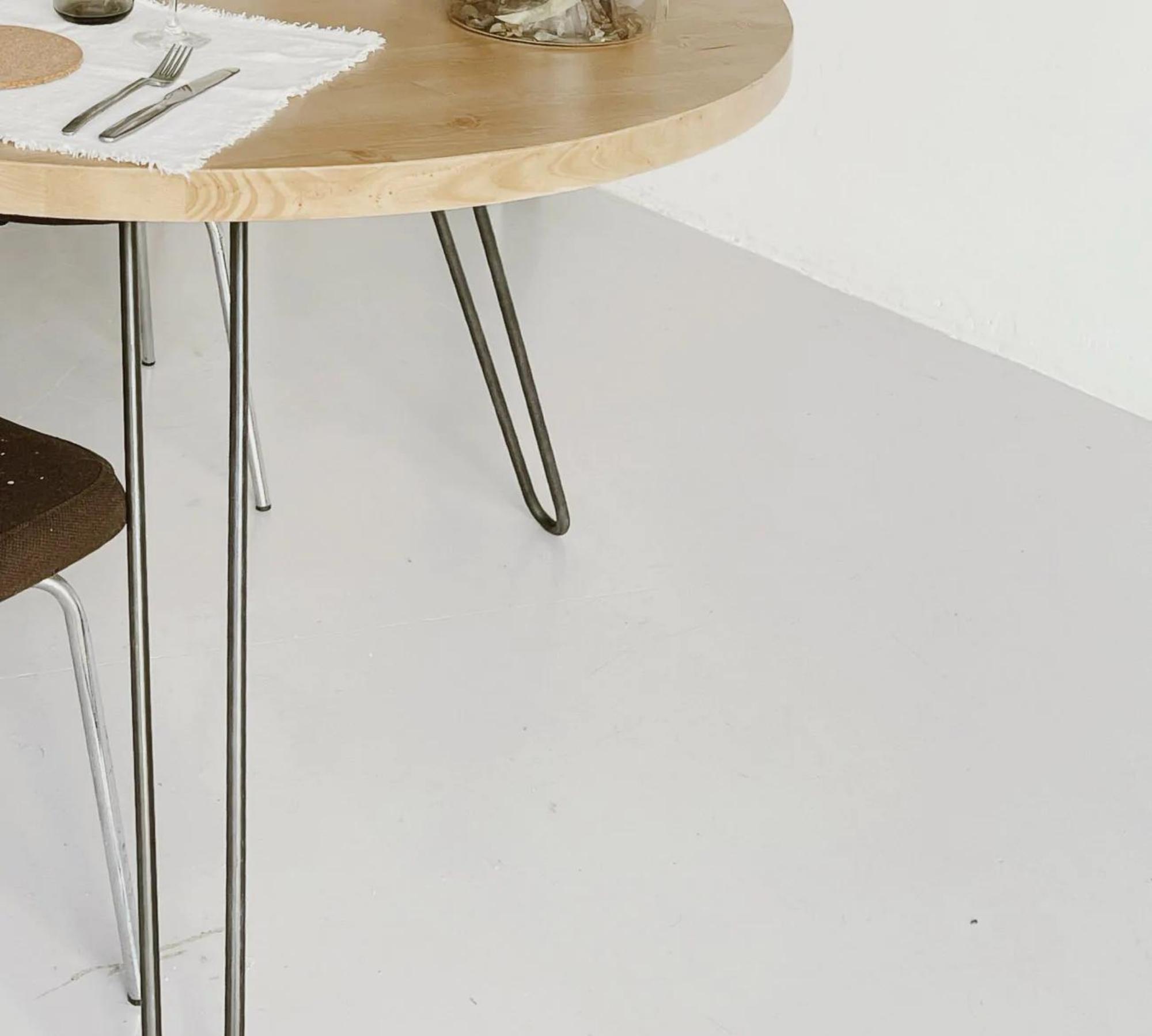 Runder Esstisch Hairpin-Beine Kiefernholz Sand