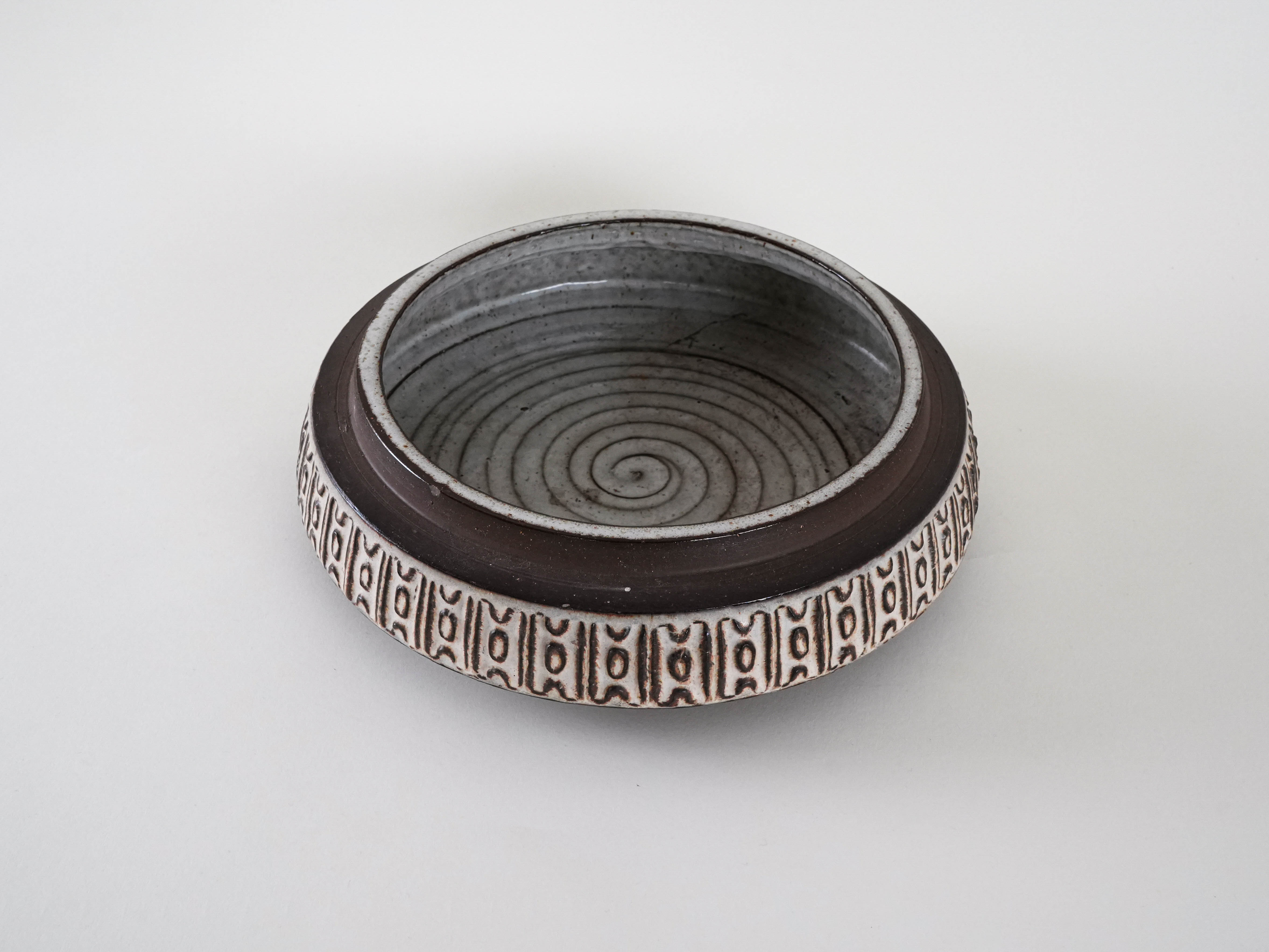 Ceramic bowl Brown