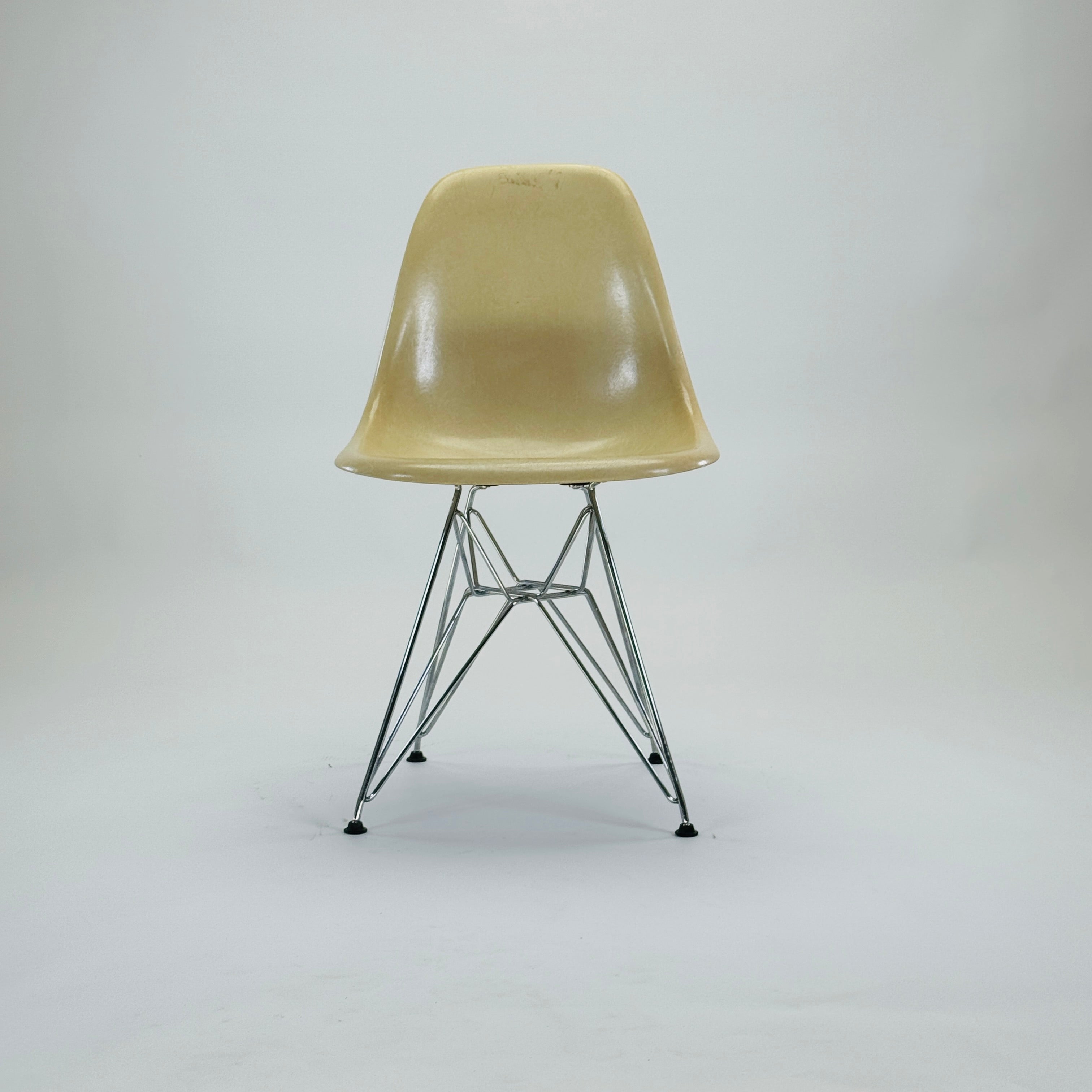 DSR Chair Fiberglas Beige