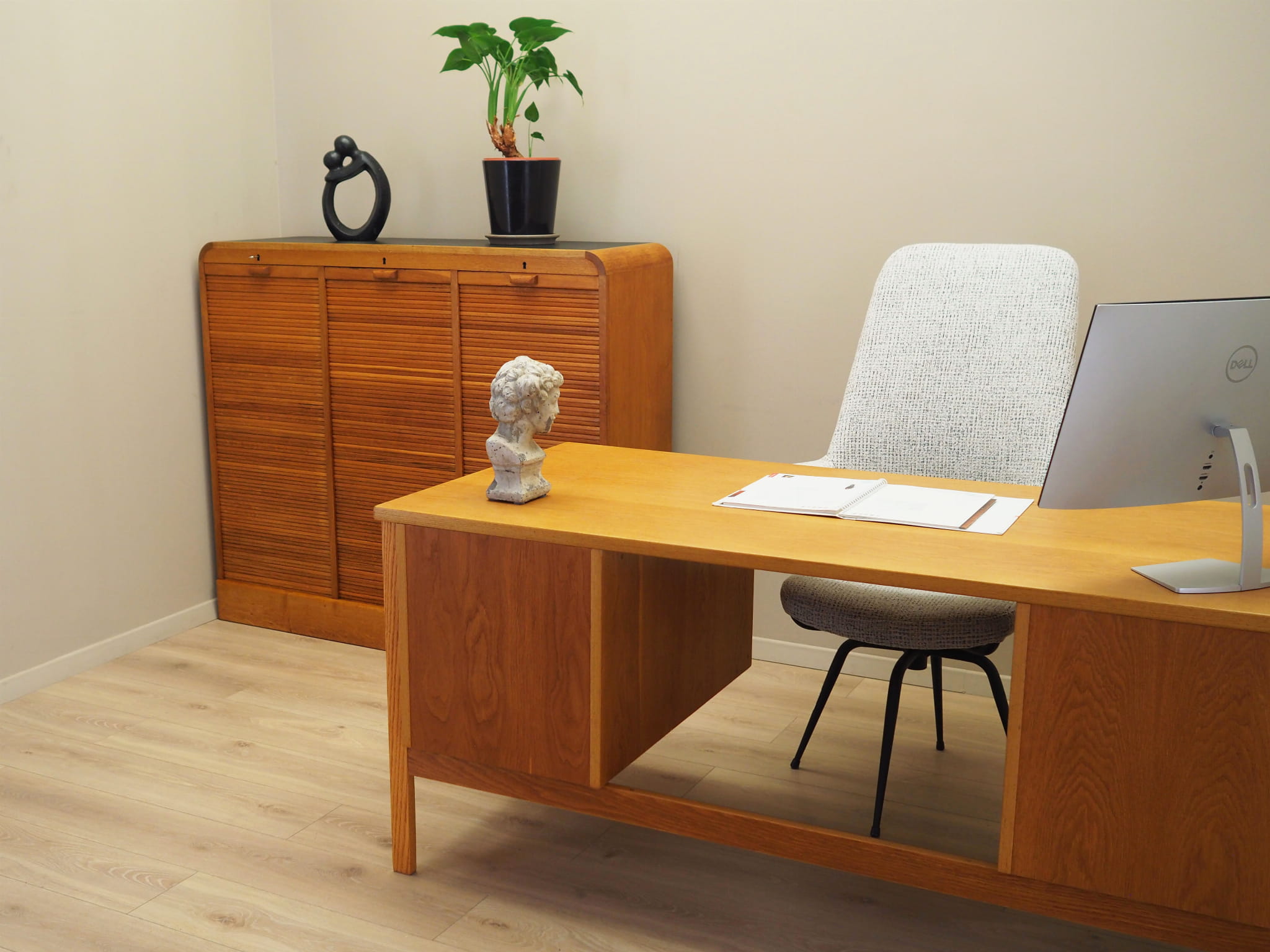 Swivel armchair with armrests 1970s