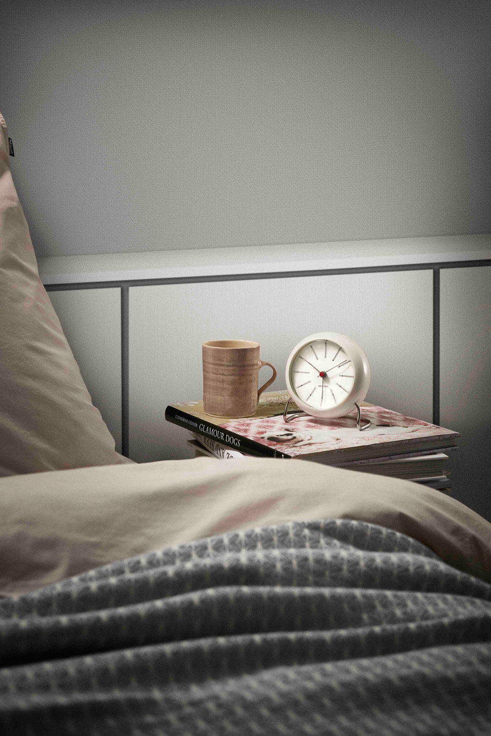 Aj Table Clock Bankers Weiß