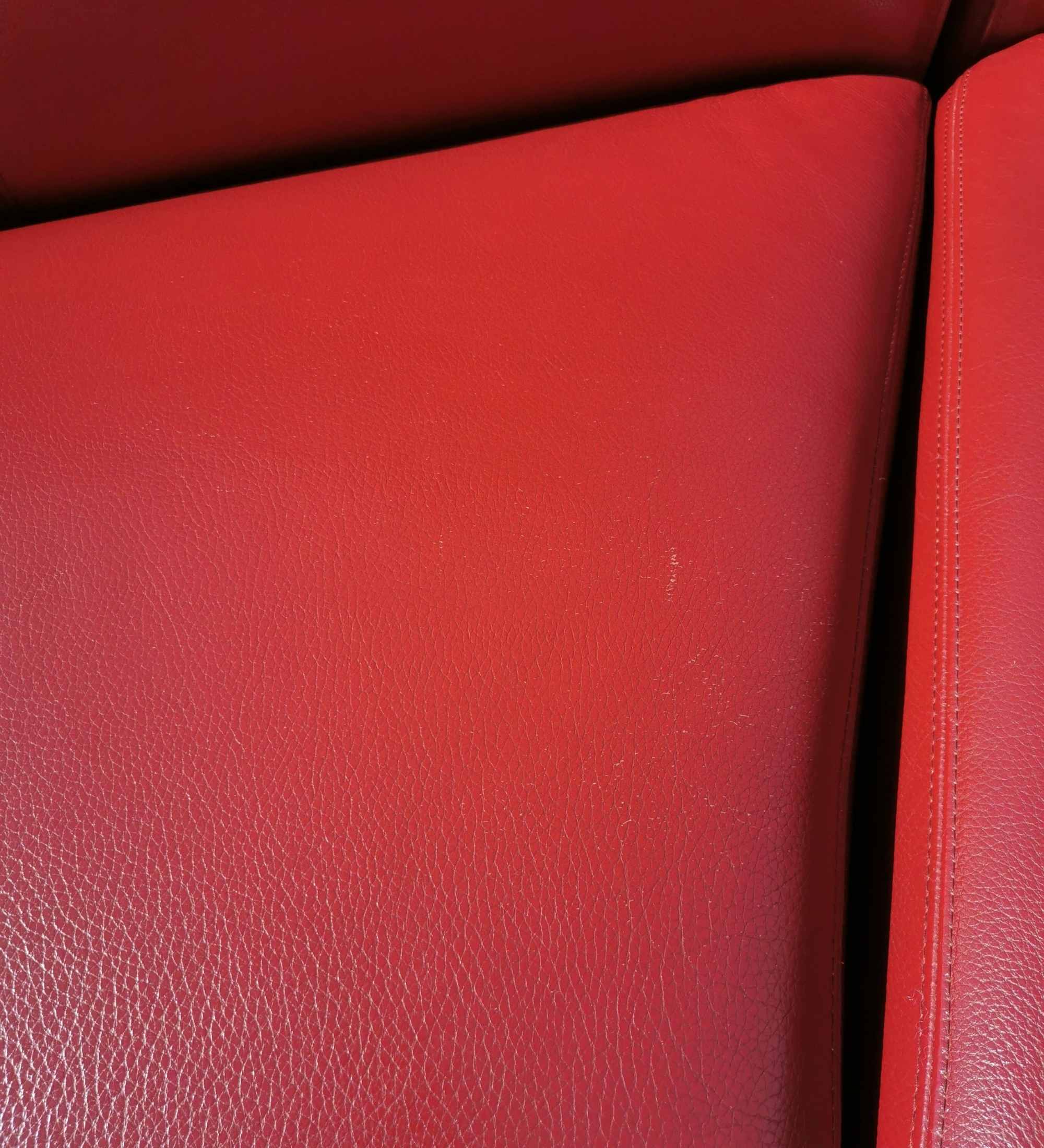 Sofa Pupilla mit Longchair aus pigmentiertem Leder Rot