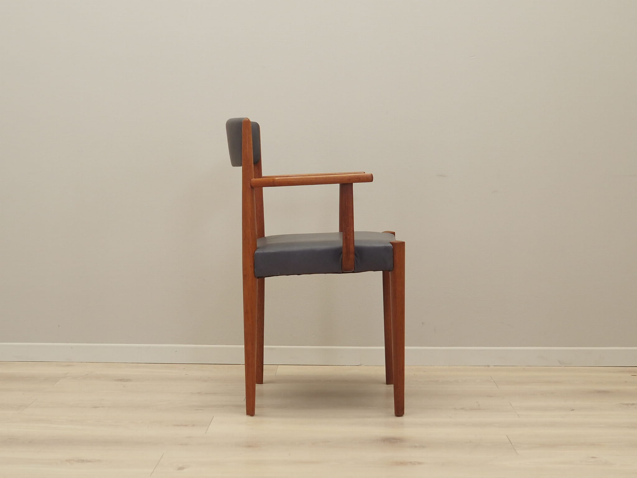 Vintage Stuhl Teakholz Leder Grau 1970er Jahre 