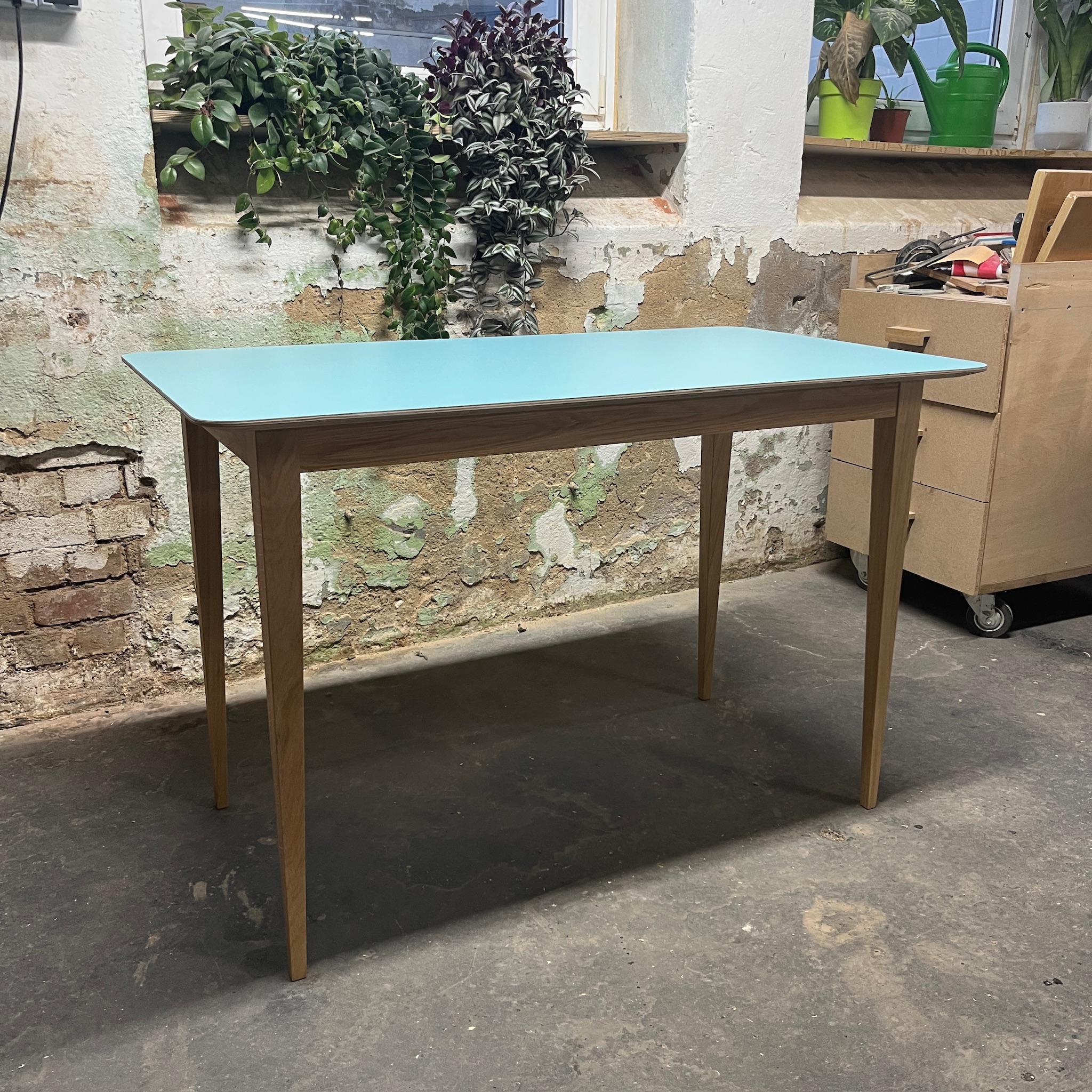 Beluga Tisch Holz HPL Türkis