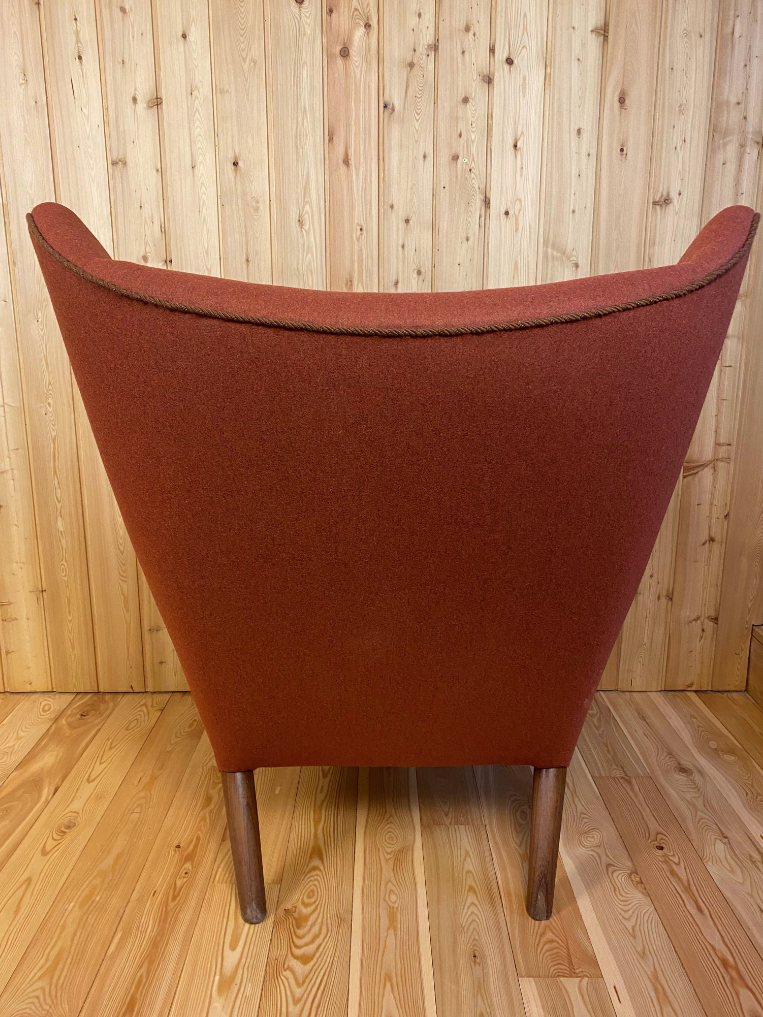 Vintage Hans J. Wegner Papabär Stuhl Textil Holz Rot