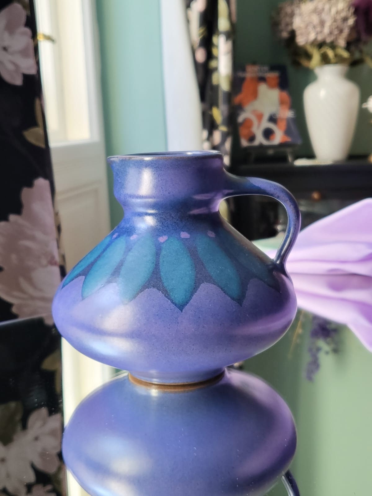 Vintage Blumenvase mit Henkel Porzellan 1970er Jahre