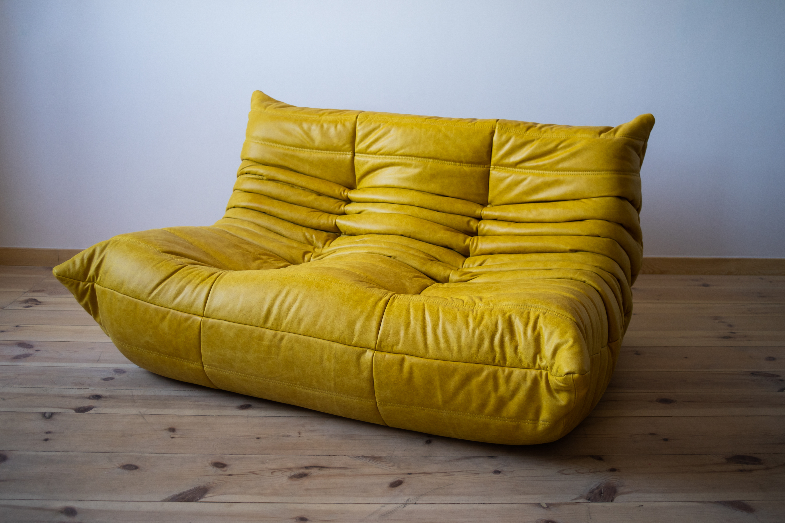 Togo Sofa 2-Sitzer Pull-Up-Leder Gelb