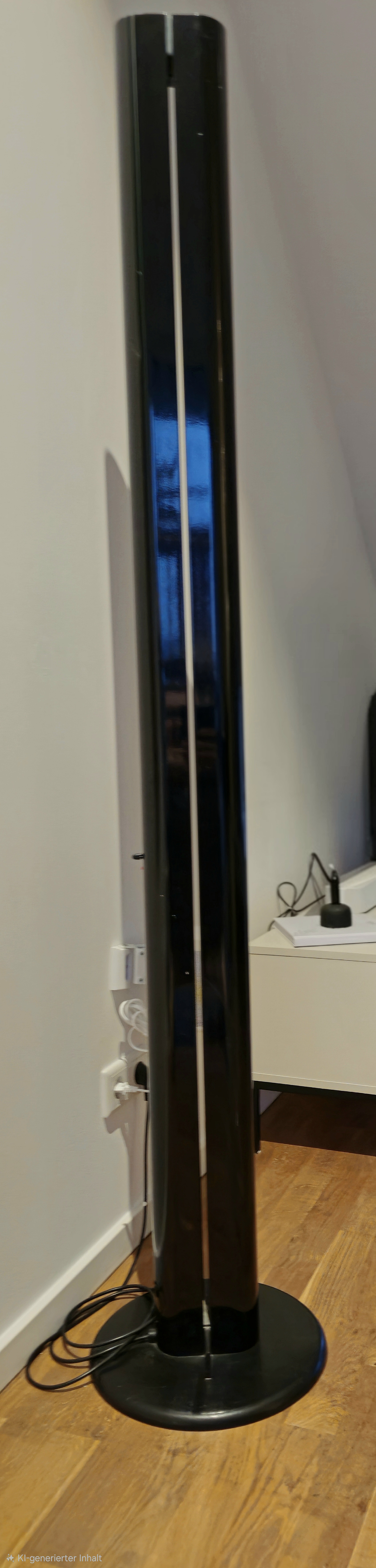 Megaron Stehlampe Schwarz 