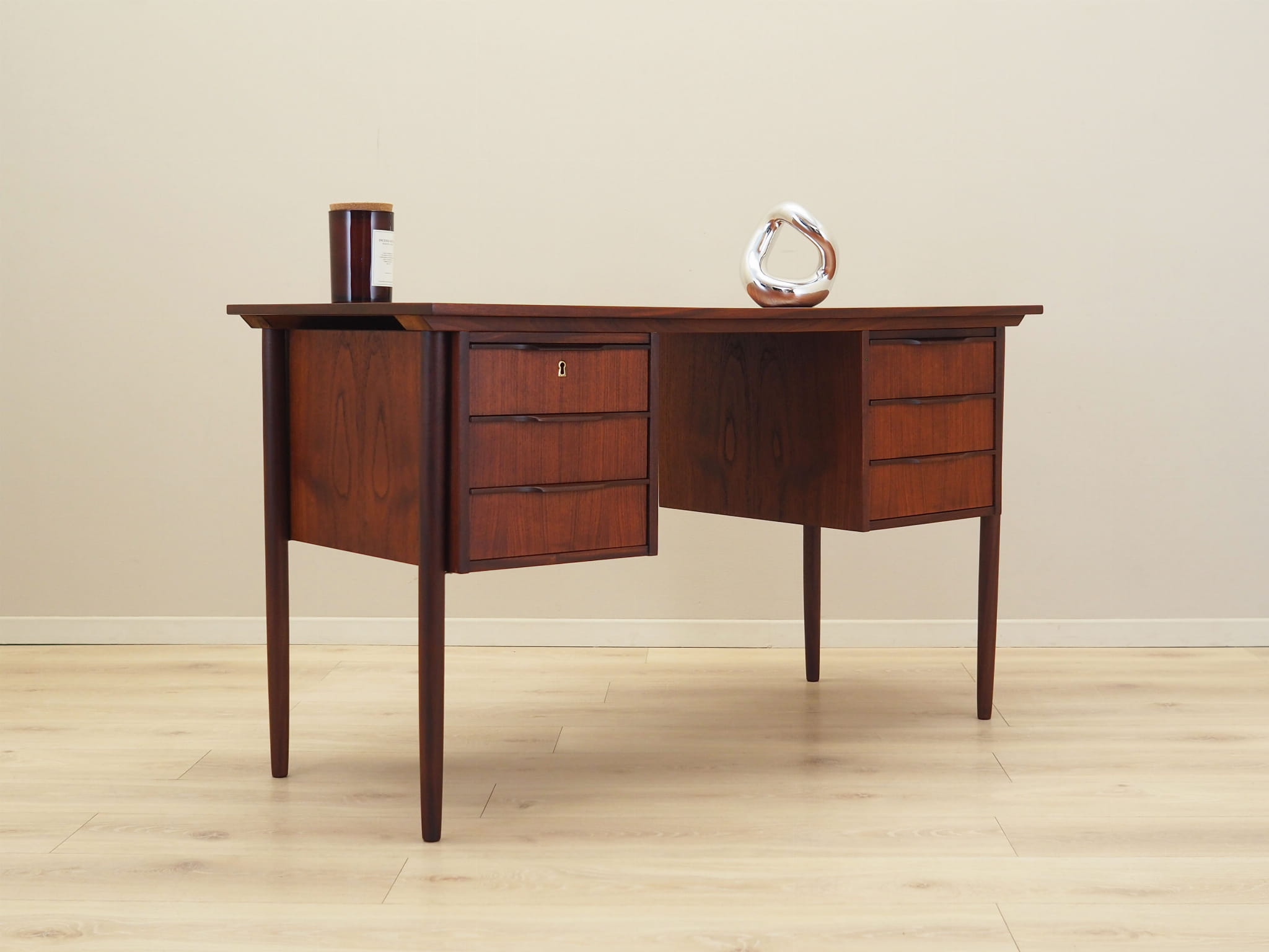 Schreibtisch Teakholz 1970er Jahre