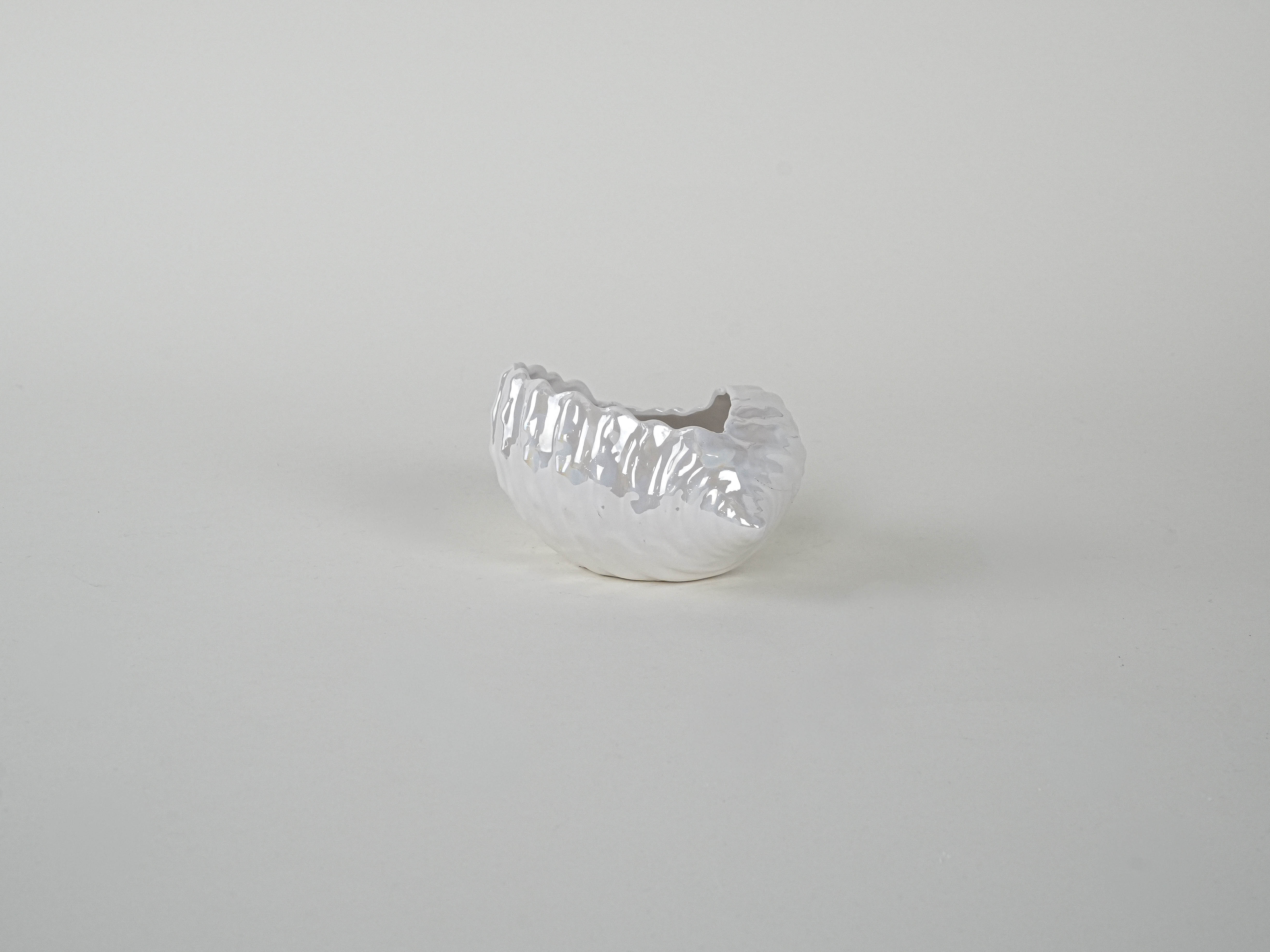 Decorative porcelain shell-shaped bowl White 1970s